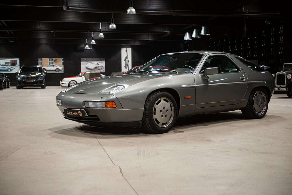 1987 Porsche 928 S4 Coupé in Rock Green Metallic