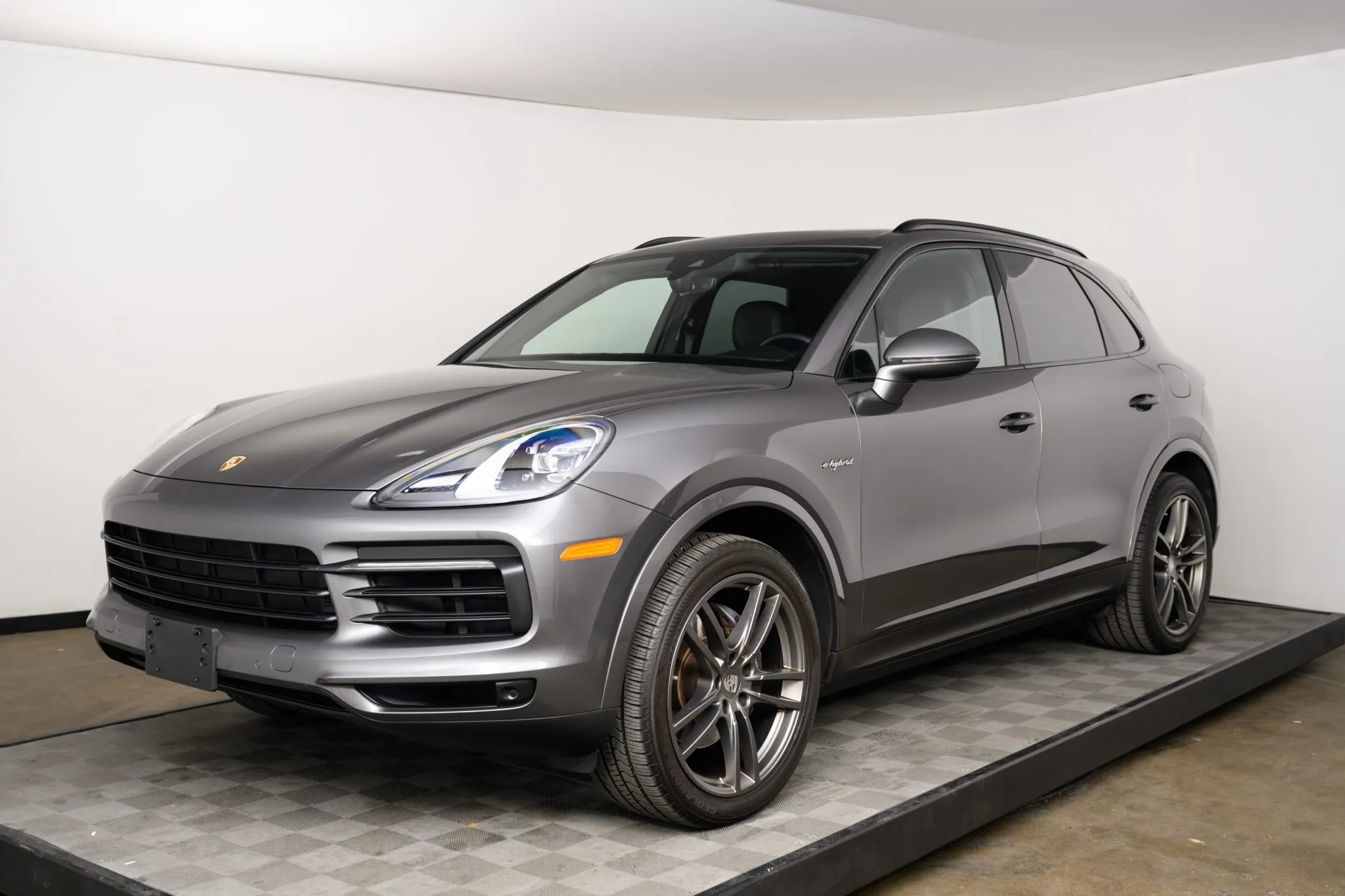 2019 Porsche Cayenne E-Hybrid in Quartzite Grey Metallic