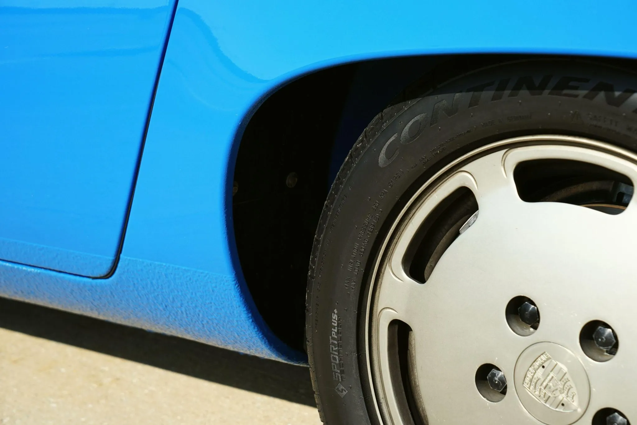 1982 Porsche 928 in Arrow Blue