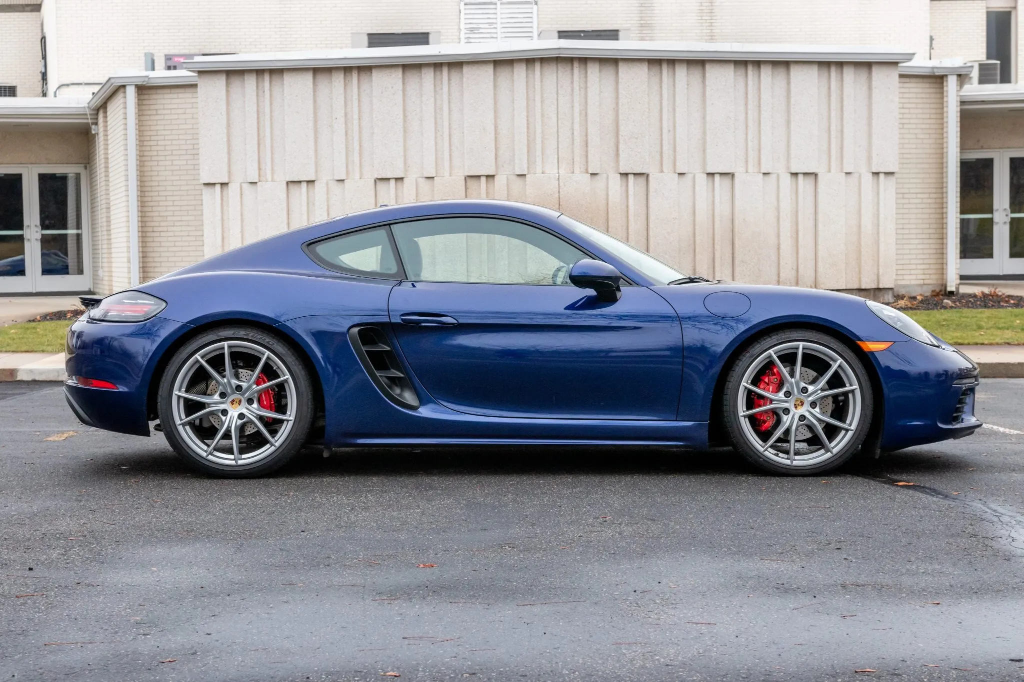 2020 Porsche 718 Cayman S in Gentian Blue Metallic