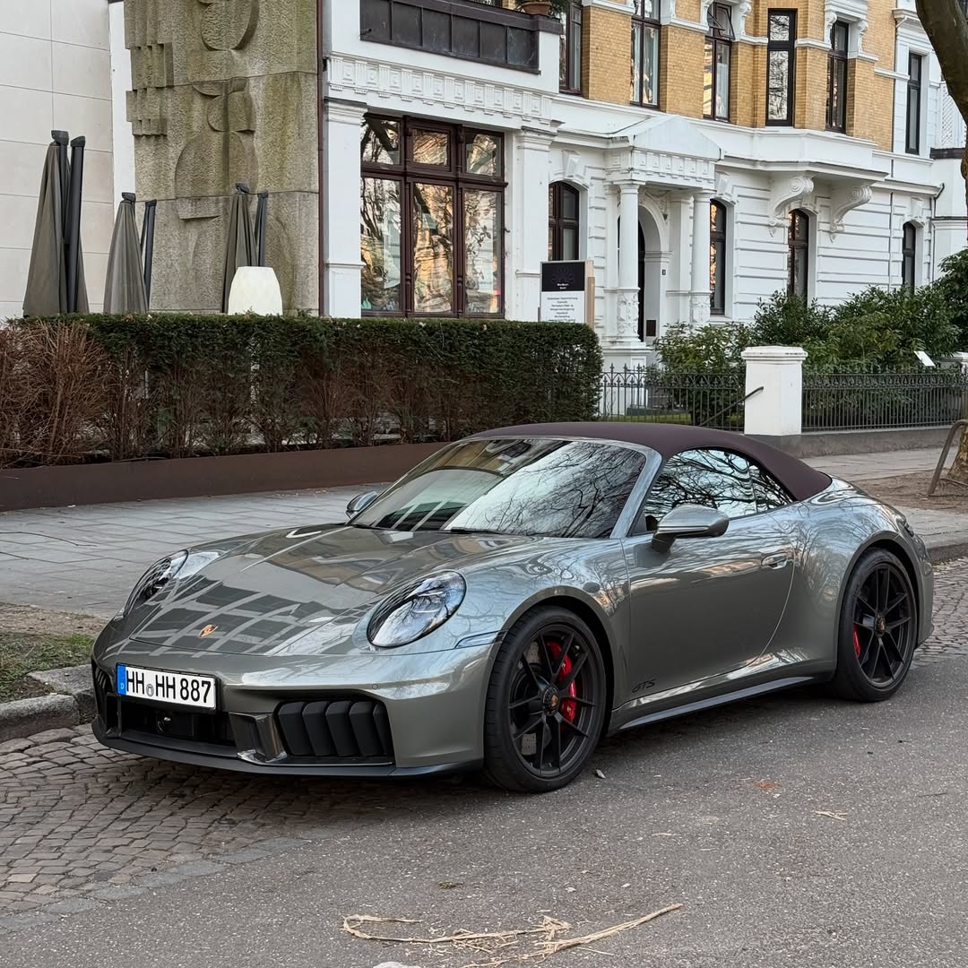 2025 Porsche 9111 Carrera 4 GTS Cabriolet in Aventurine Green Metallic