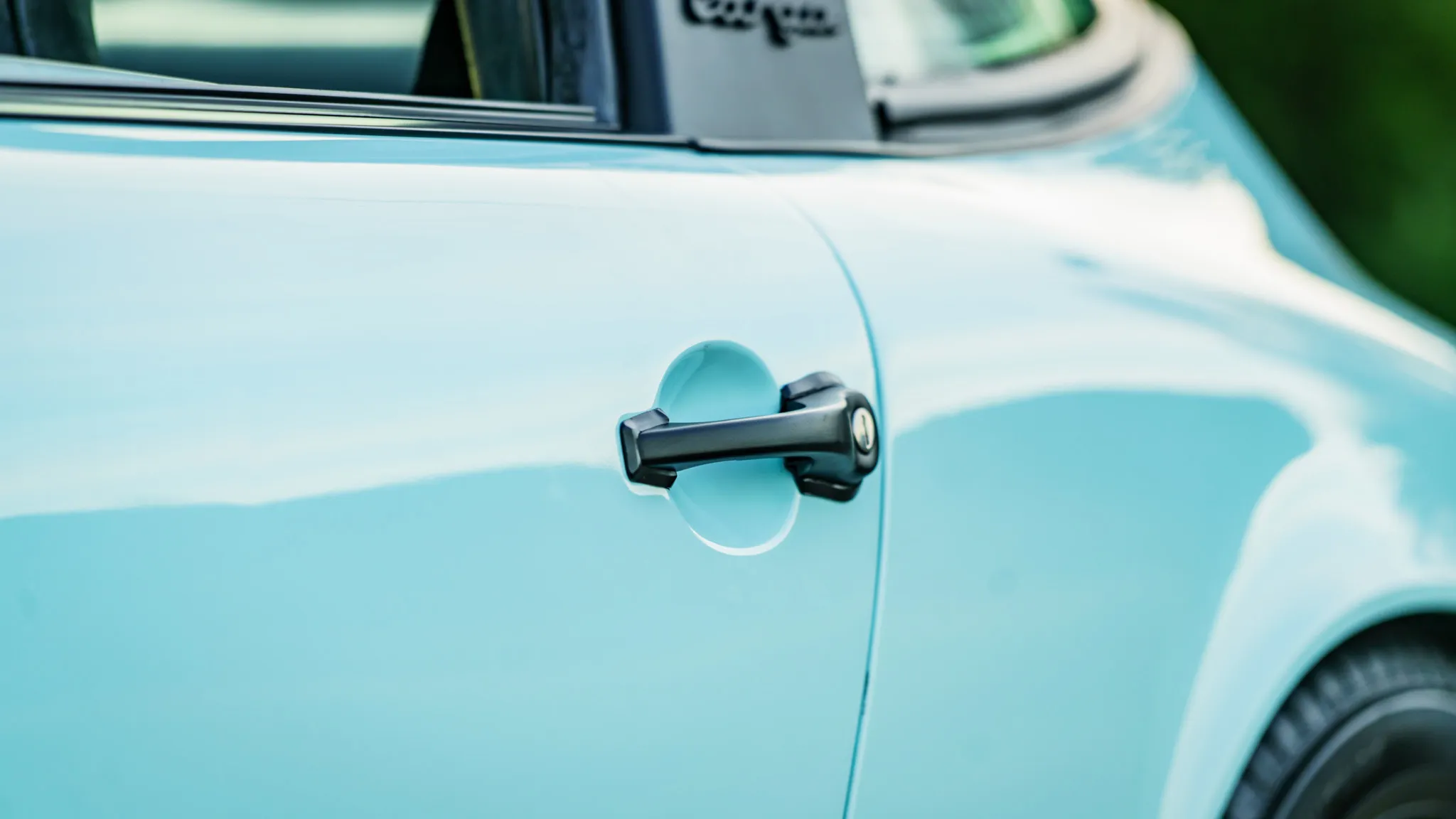1977 Porsche 911S Targa in Eisblau (Ice Blue)