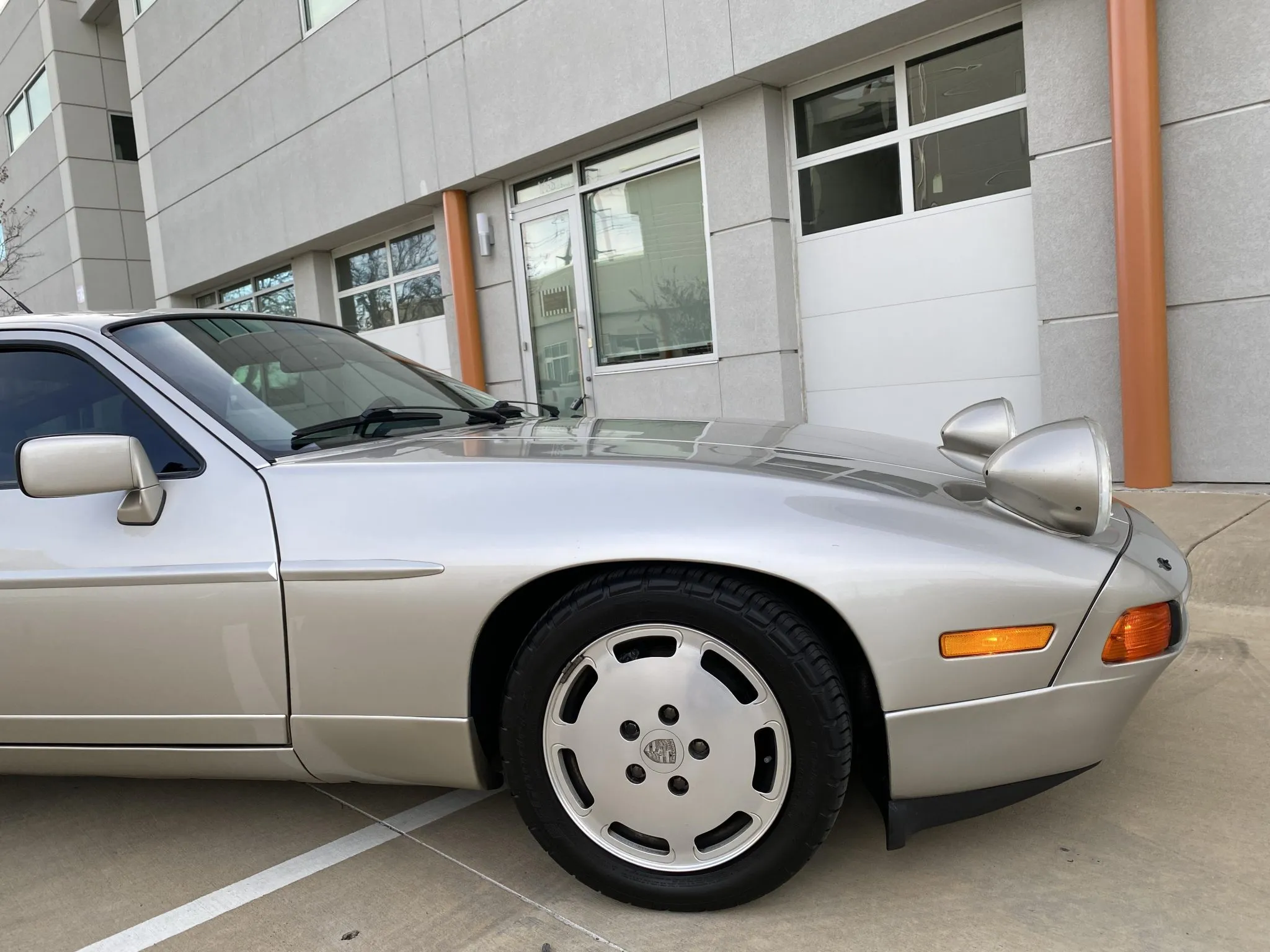 1990 Porsche 928 S4 in Linen Metallic