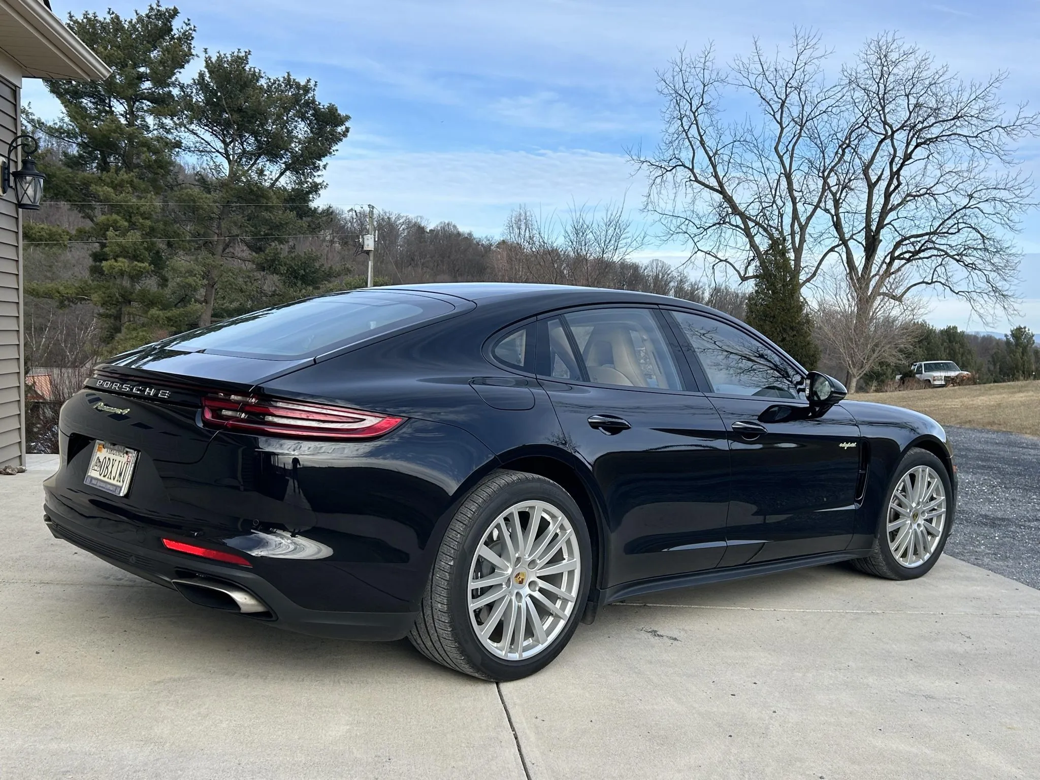 2018 Porsche Panamera 4 E-Hybrid in Jet Black Metallic