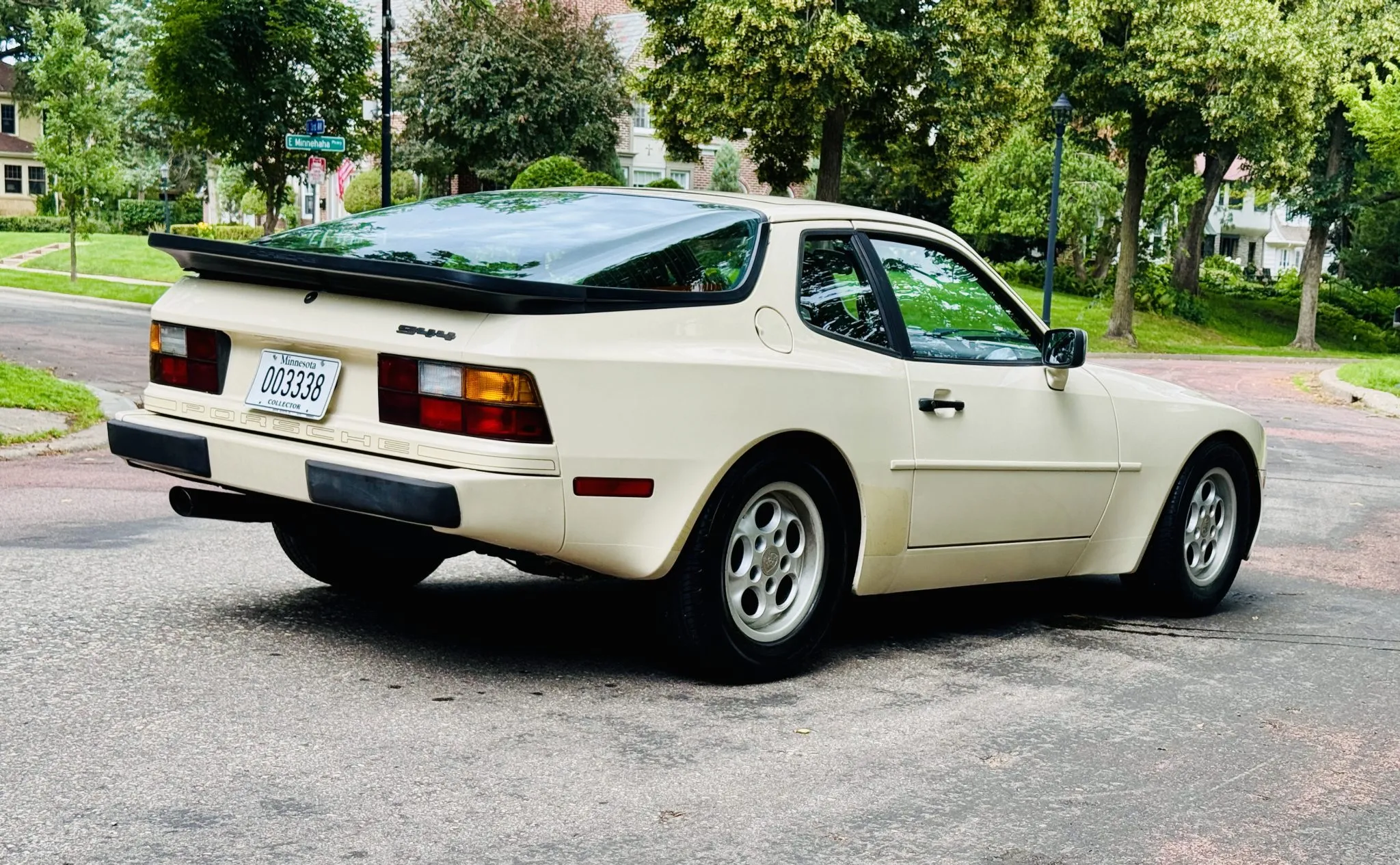 1985.5 Porsche 944 in Pastel Beige