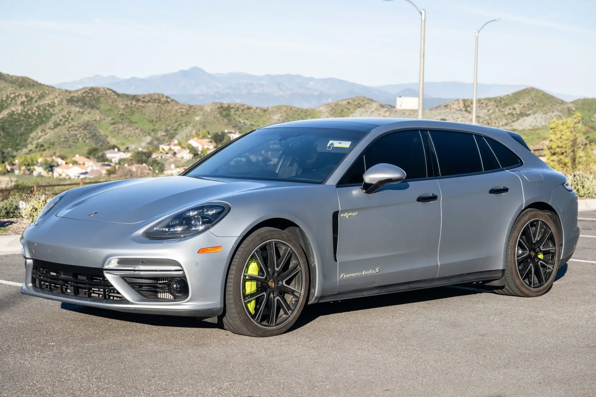 2018 Porsche Panamera Turbo S E-Hybrid Sport Turismo in Dolomite Silver Metallic
