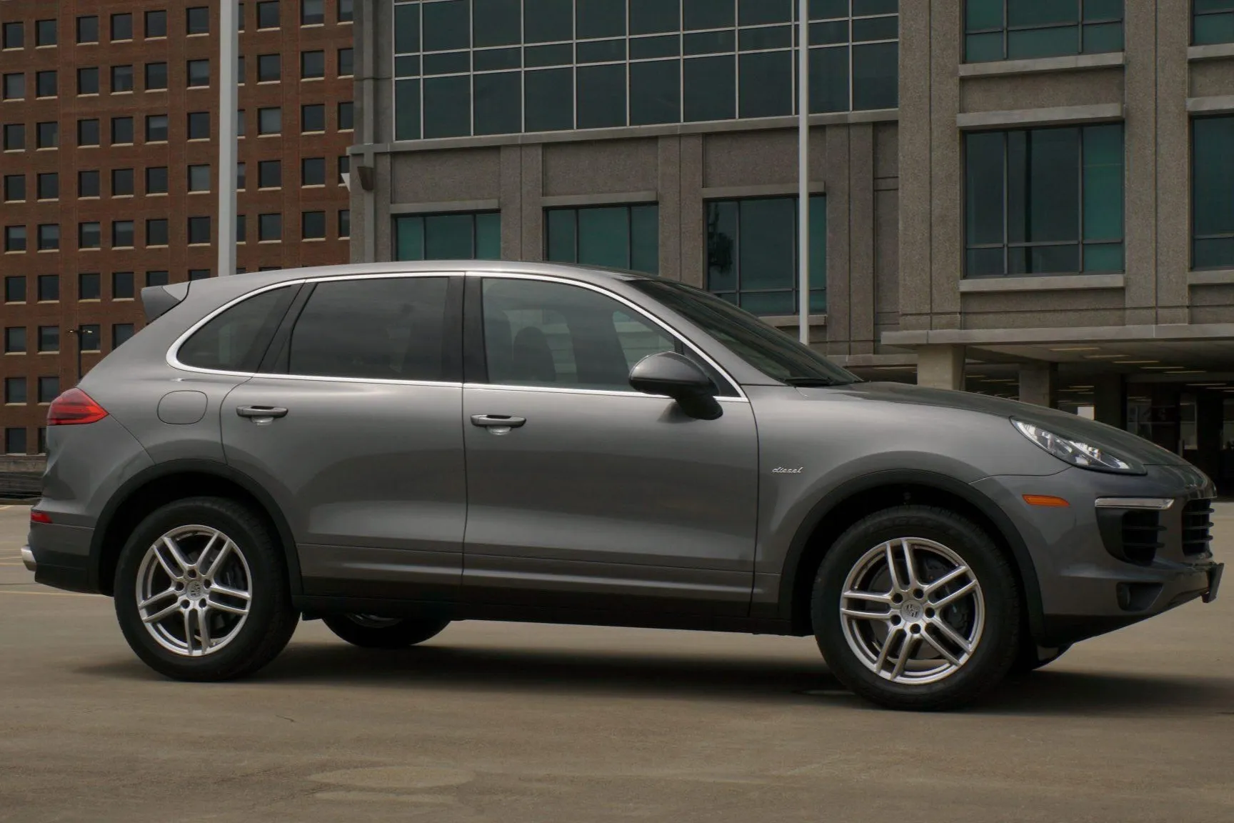 2016 Porsche Cayenne Diesel in Meteor Grey Metallic