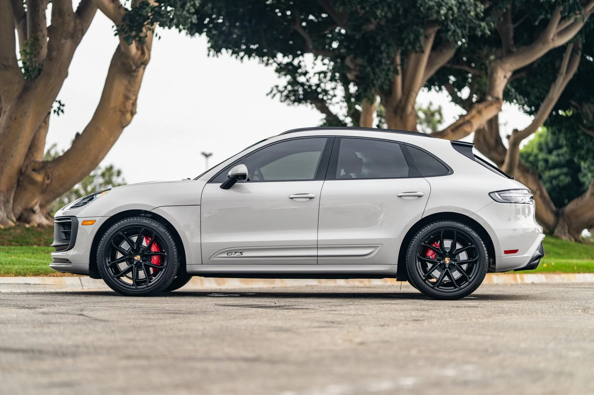 2023 Porsche Macan GTS in Chalk