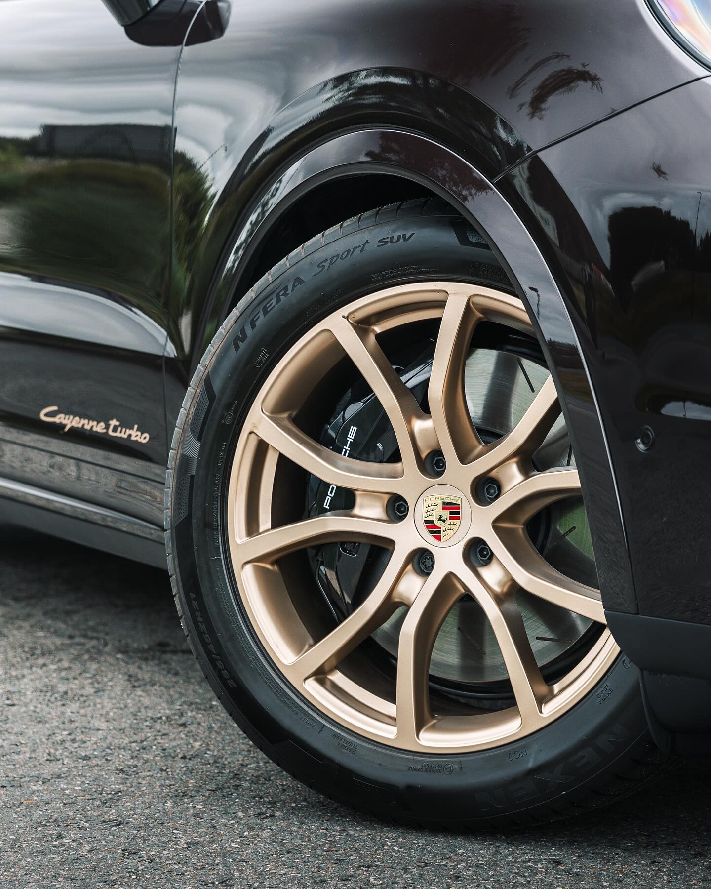 2024 Porsche Cayenne Turbo E-Hybrid in Cherry Black Metallic