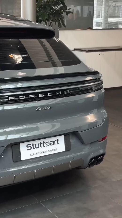 2025 Porsche Cayenne Turbo E-Hybrid in Nimbus Grey Metallic