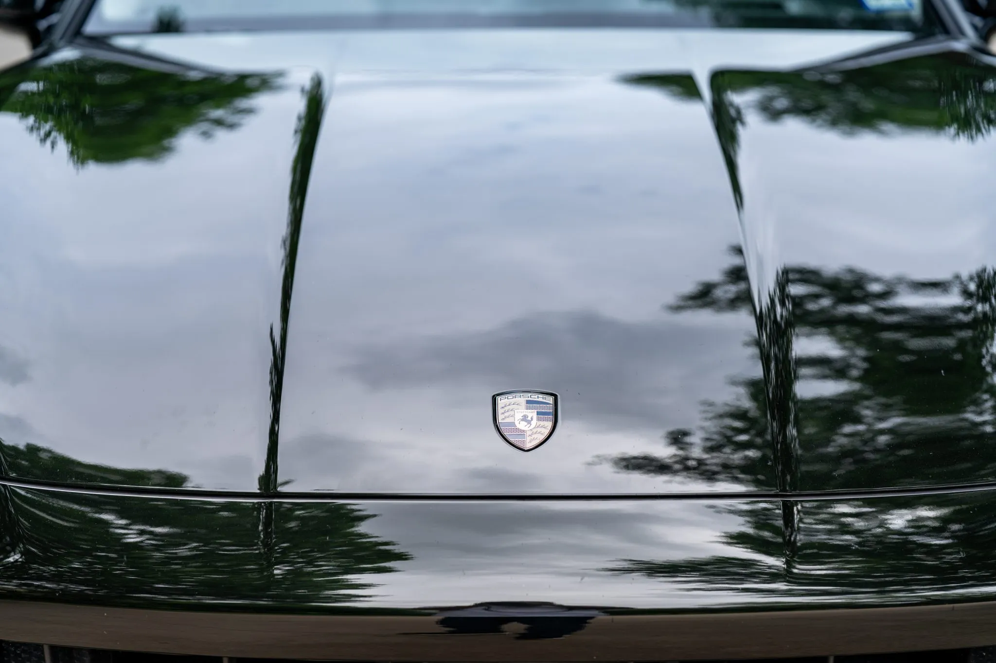 2025 Porsche Cayenne Turbo E-Hybrid in Chromite Black Metallic