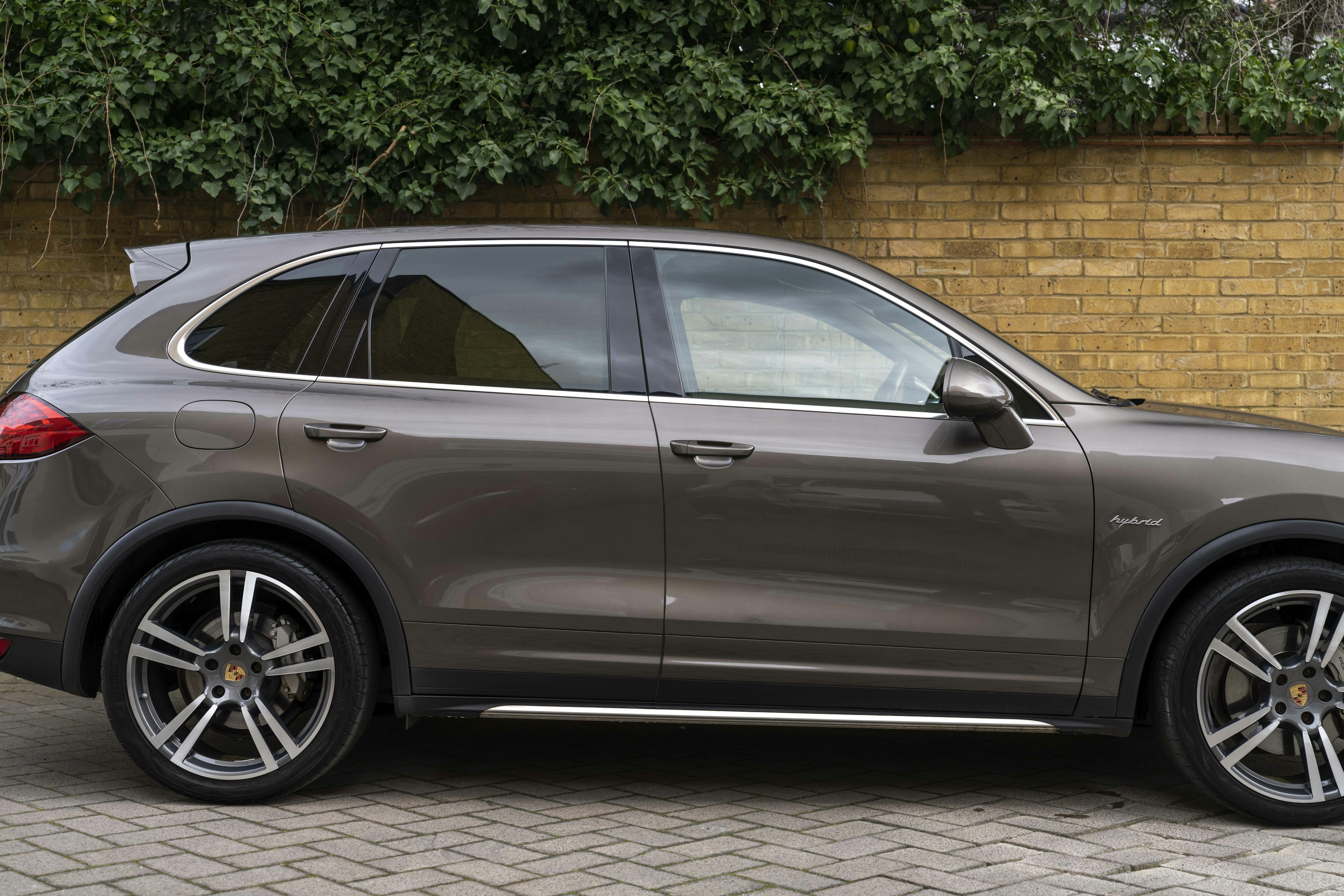 2010 PORSCHE CAYENNE S HYBRID in Umbra Metallic 