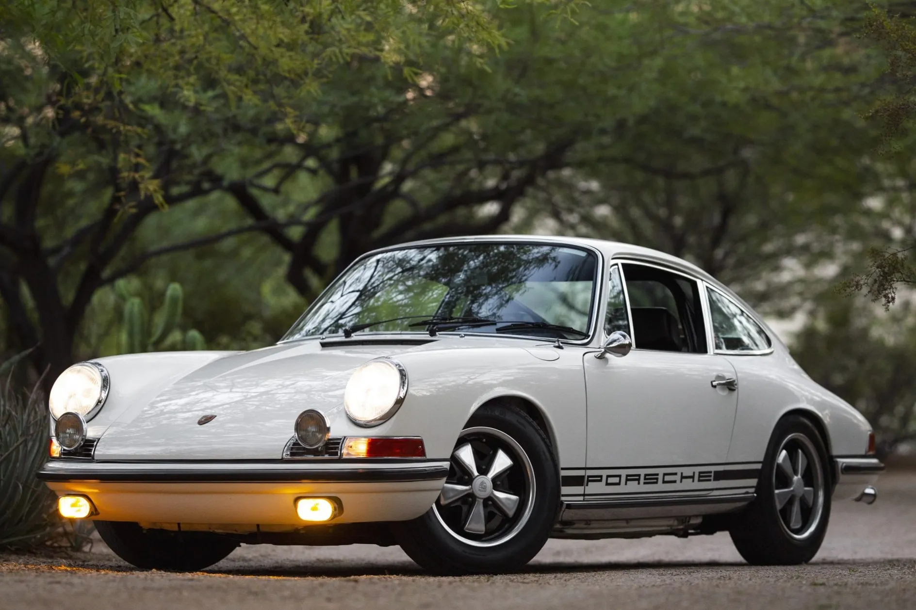 1968 Porsche 911S in Hellelfenbein
