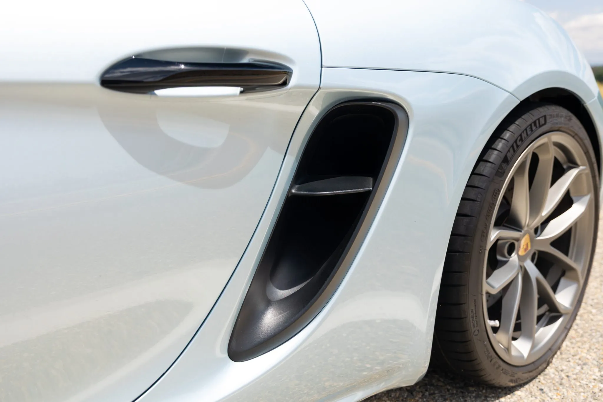 2022 Porsche 718 Spyder in Azzurro Thetys Metallic