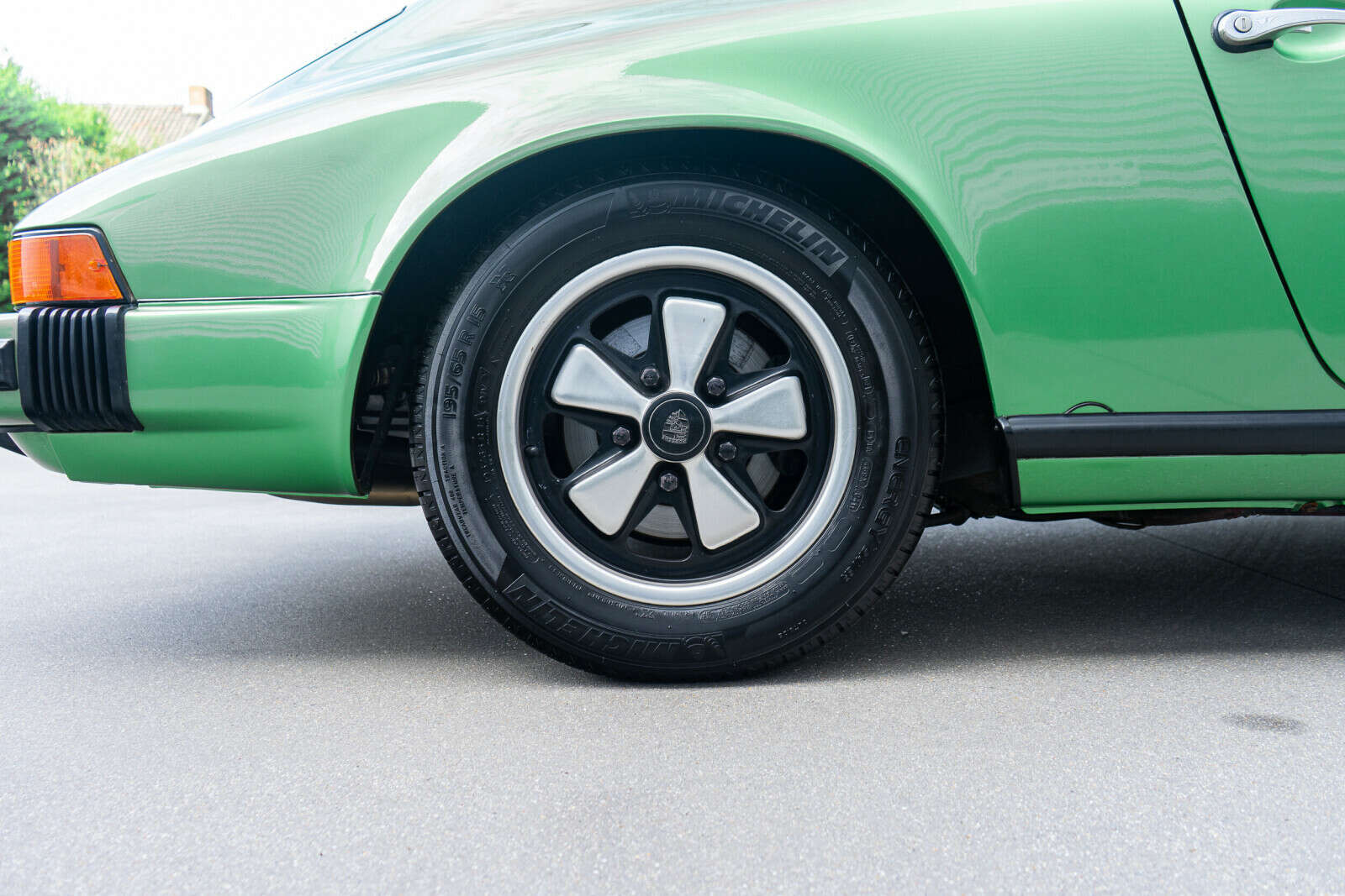1974 Porsche 911 S in Viper Green Diamond
