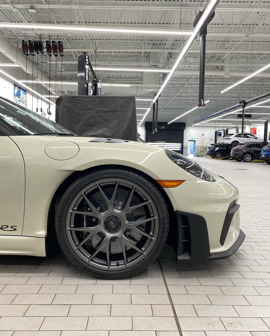 2024 Porsche 718 Spyder RS in Geyser Grey Metallic