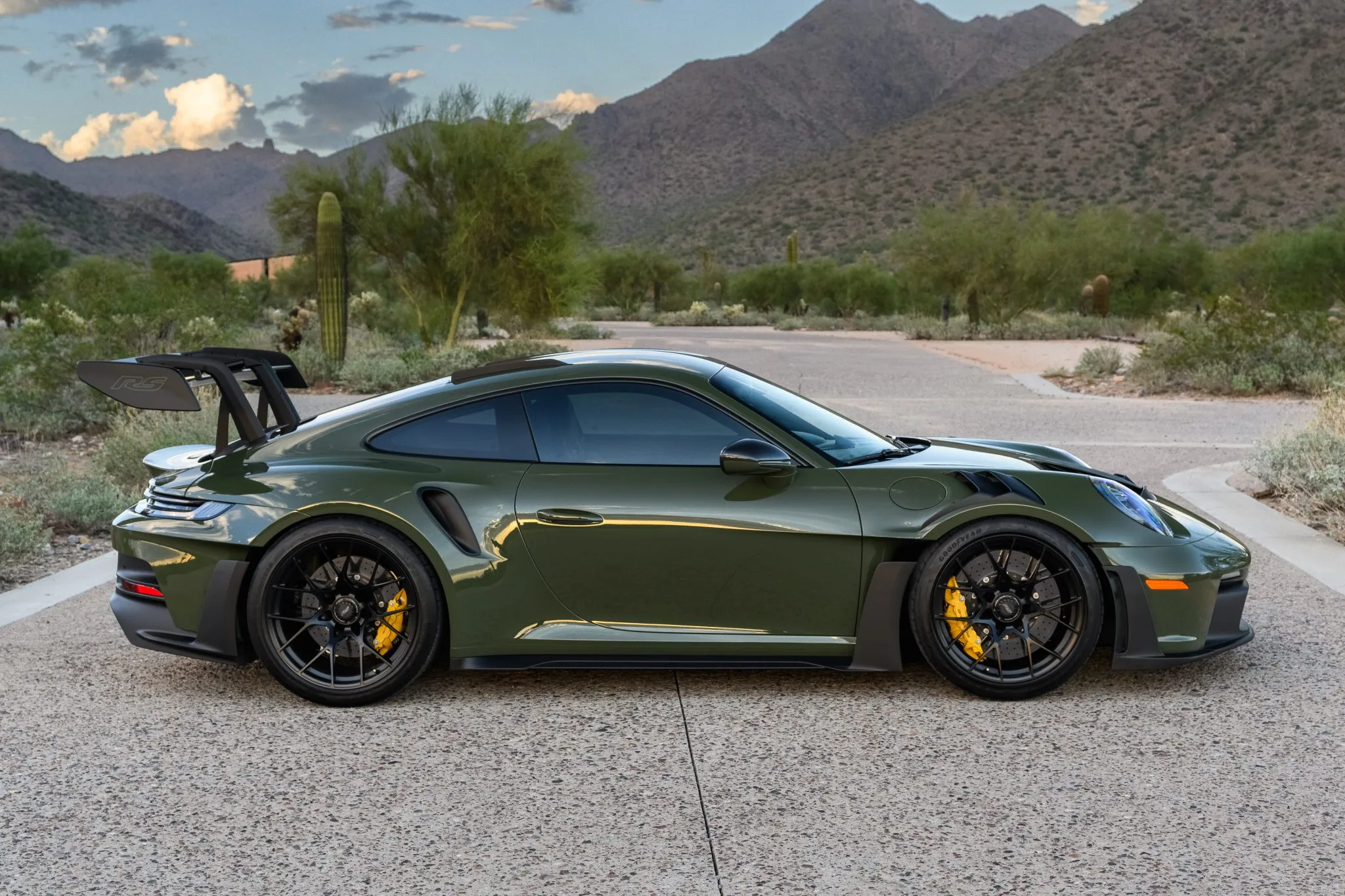 2024 Porsche 911 GT3 RS in Nato Olive