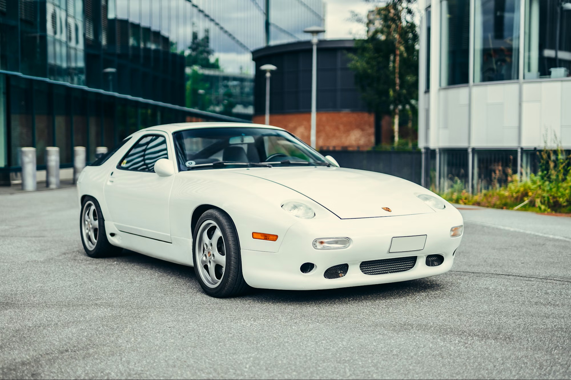 1988 Porsche 928 S4 in White