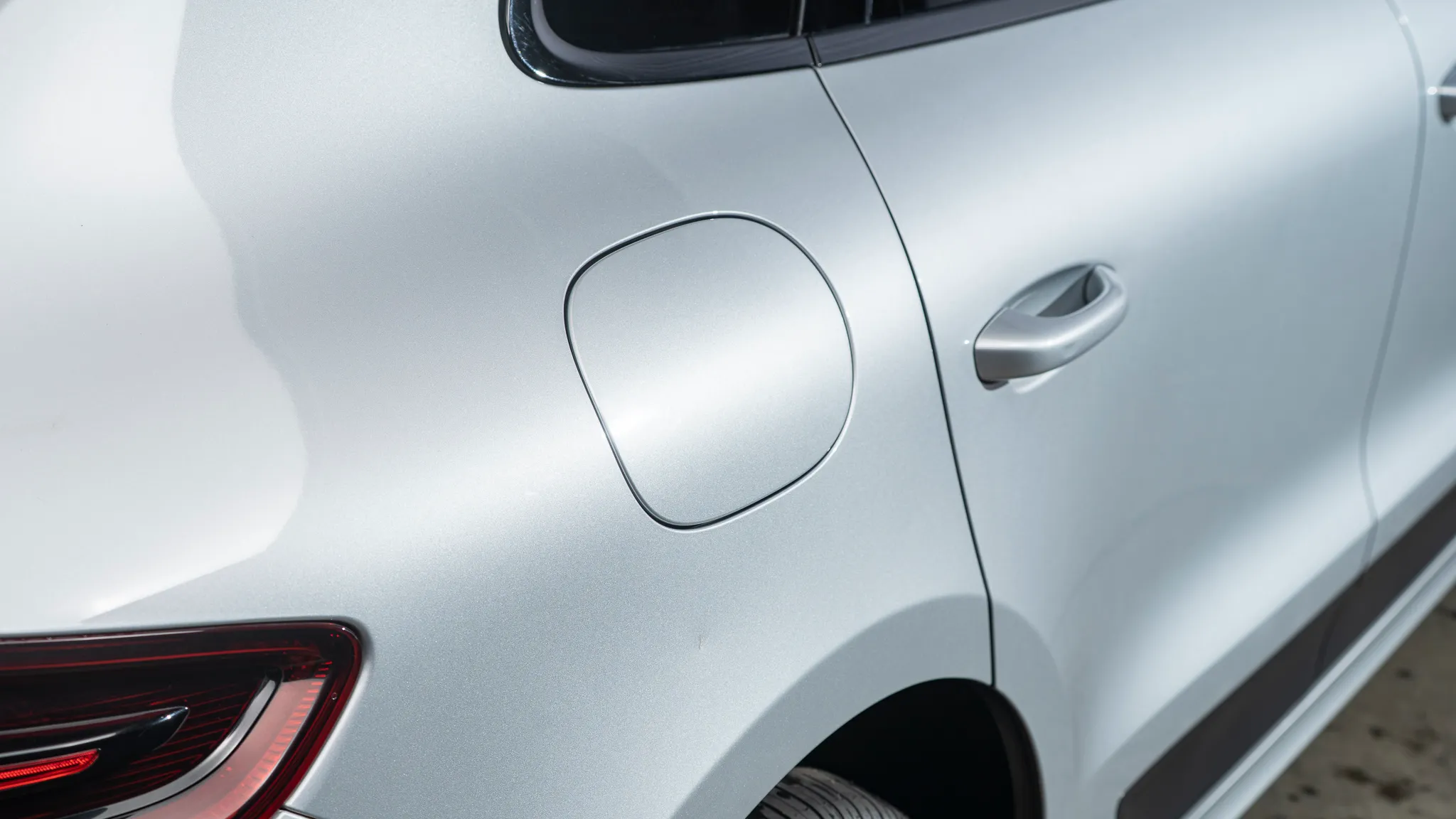 2017 Porsche Macan GTS in Rhodium Silver Metallic