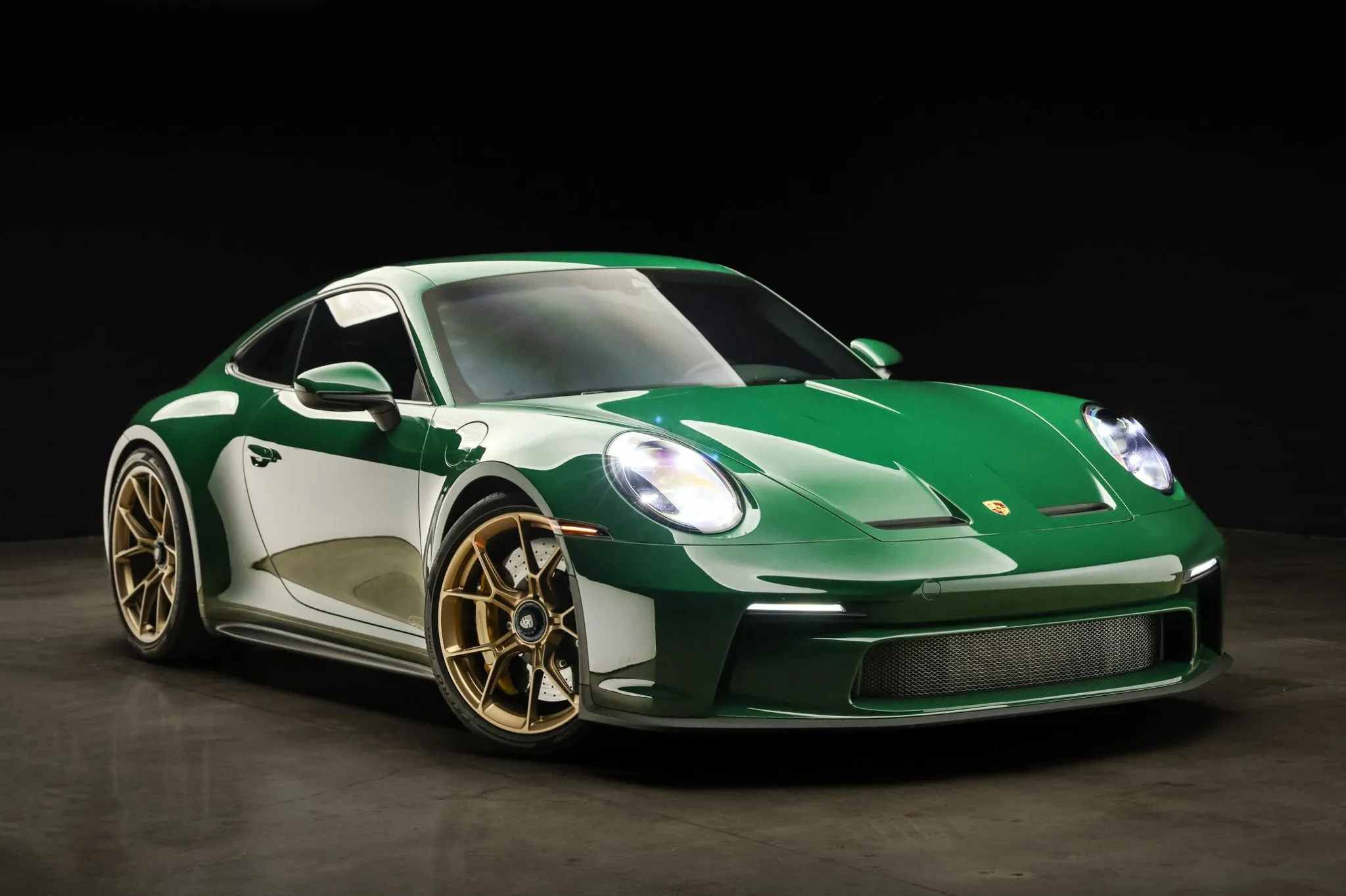 2022 Porsche 911 GT3 Touring in Irish Green