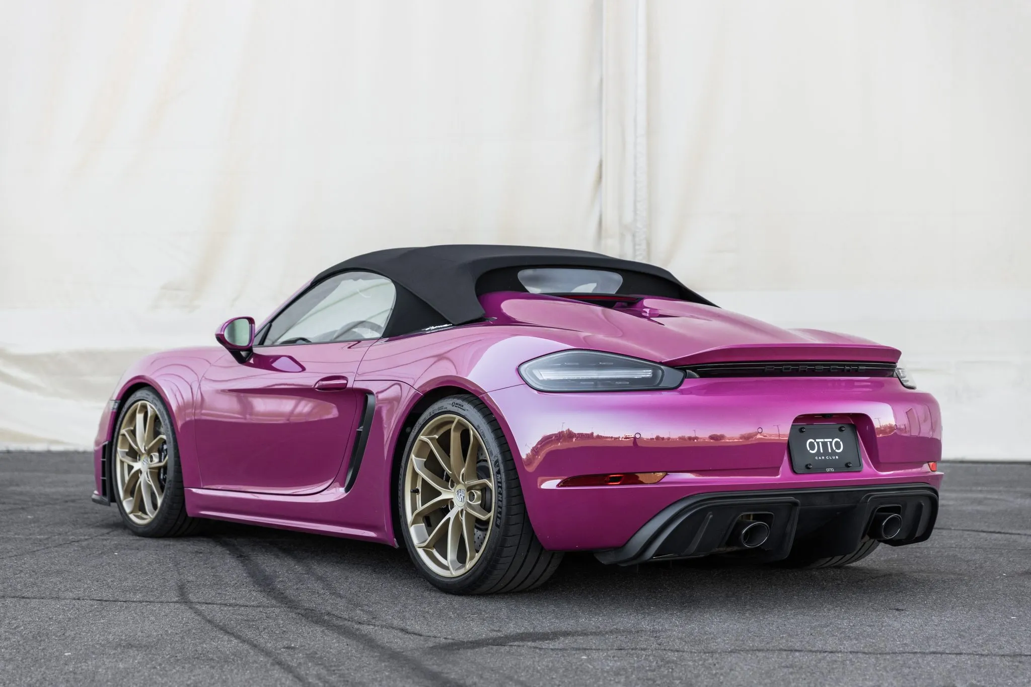 2022 Porsche 718 Spyder in Ruby Star