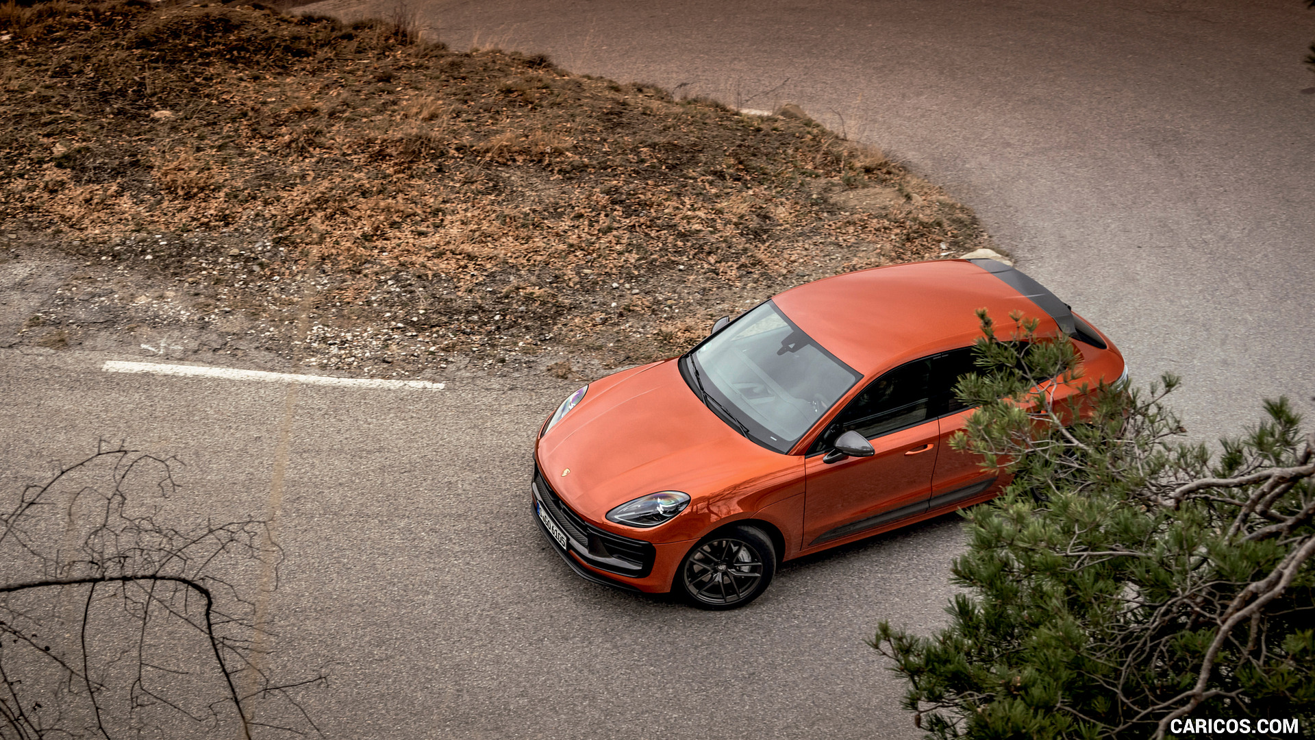2023 Porsche Macan T in Papaya Metallic