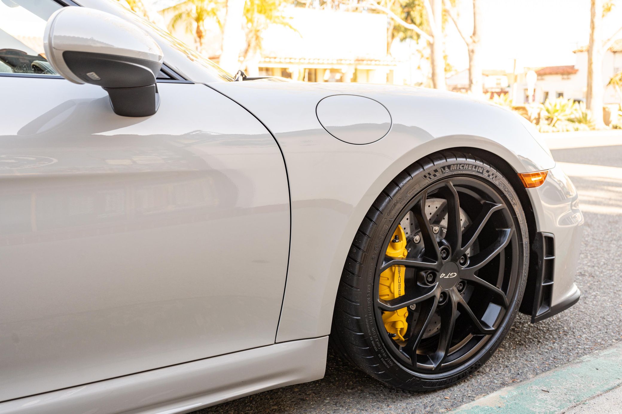 2020 Porsche 718 Cayman GT4 in Chalk