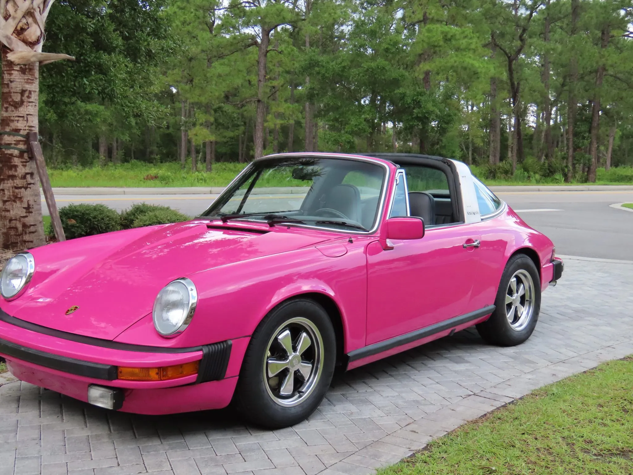 1976 Porsche 911S Targa in Magenta
