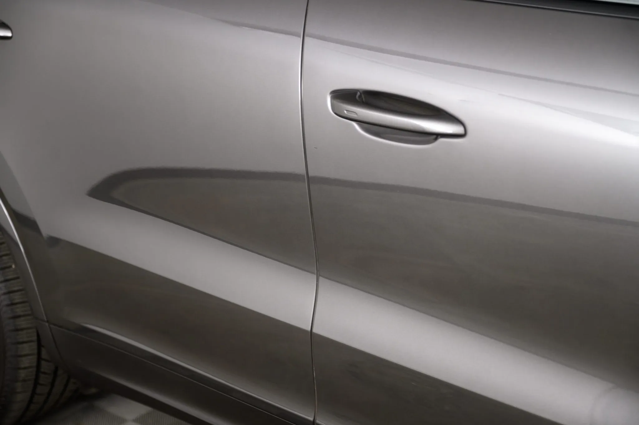 2019 Porsche Cayenne E-Hybrid in Quartzite Grey Metallic