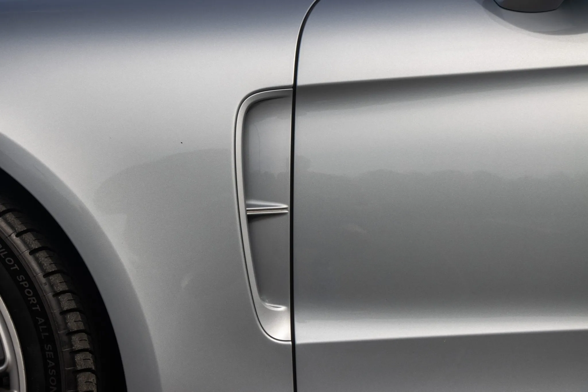2019 Porsche Panamera 4 Sport Turismo in Dolomite Silver Metallic