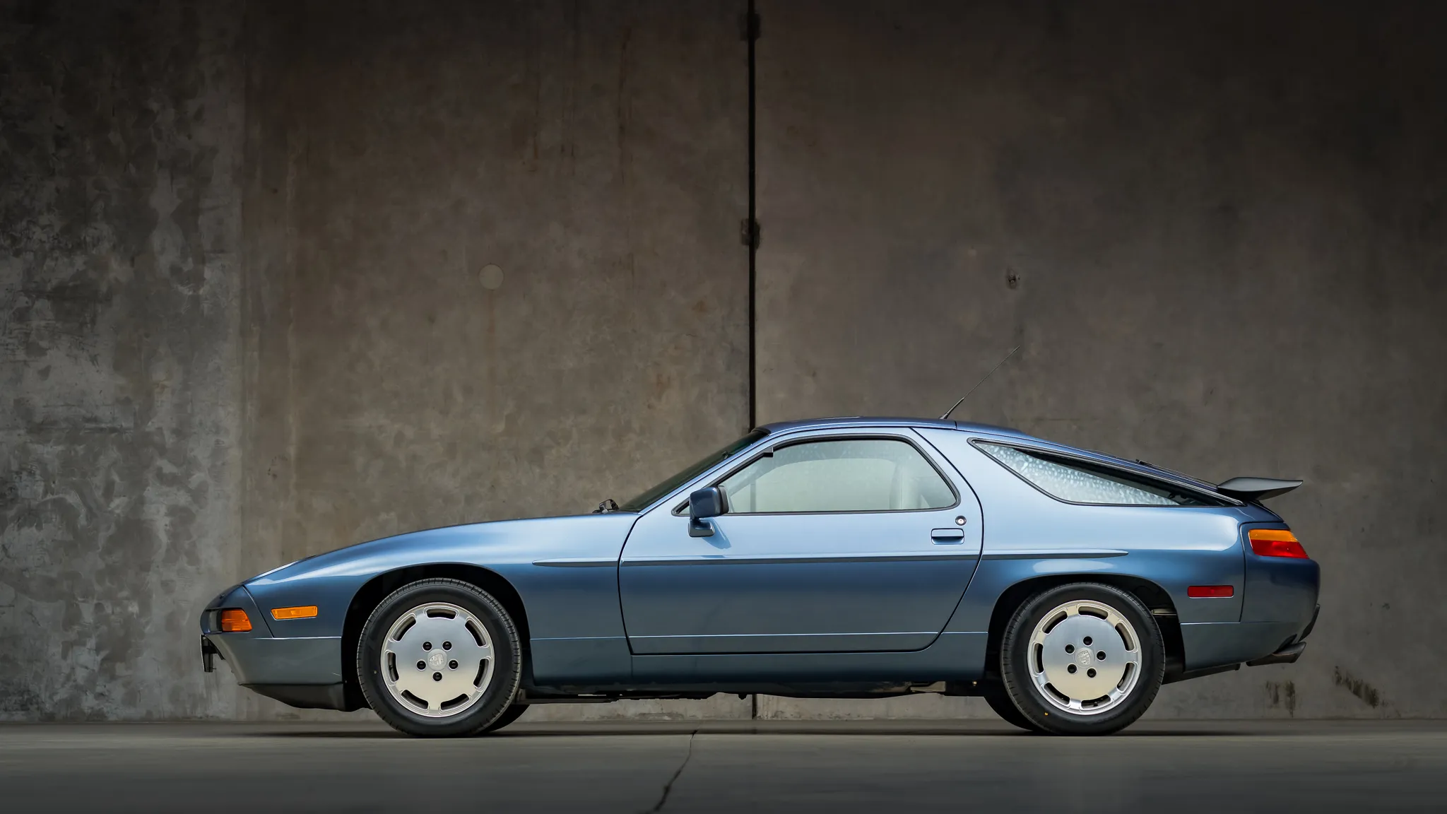 1989 Porsche 928 S4 in Dove Blue Metallic