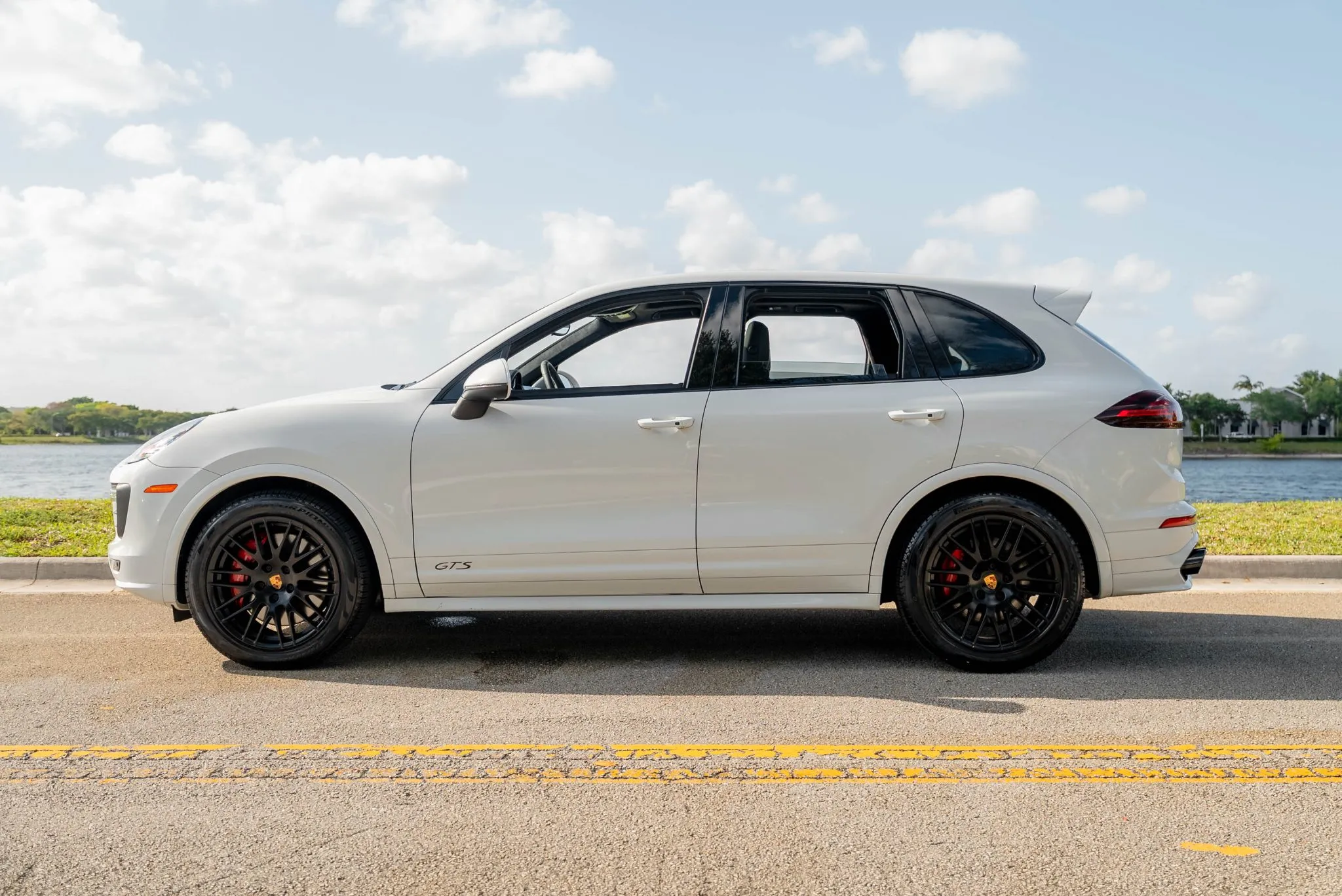 2016 Porsche Cayenne GTS in Carrara White Metallic