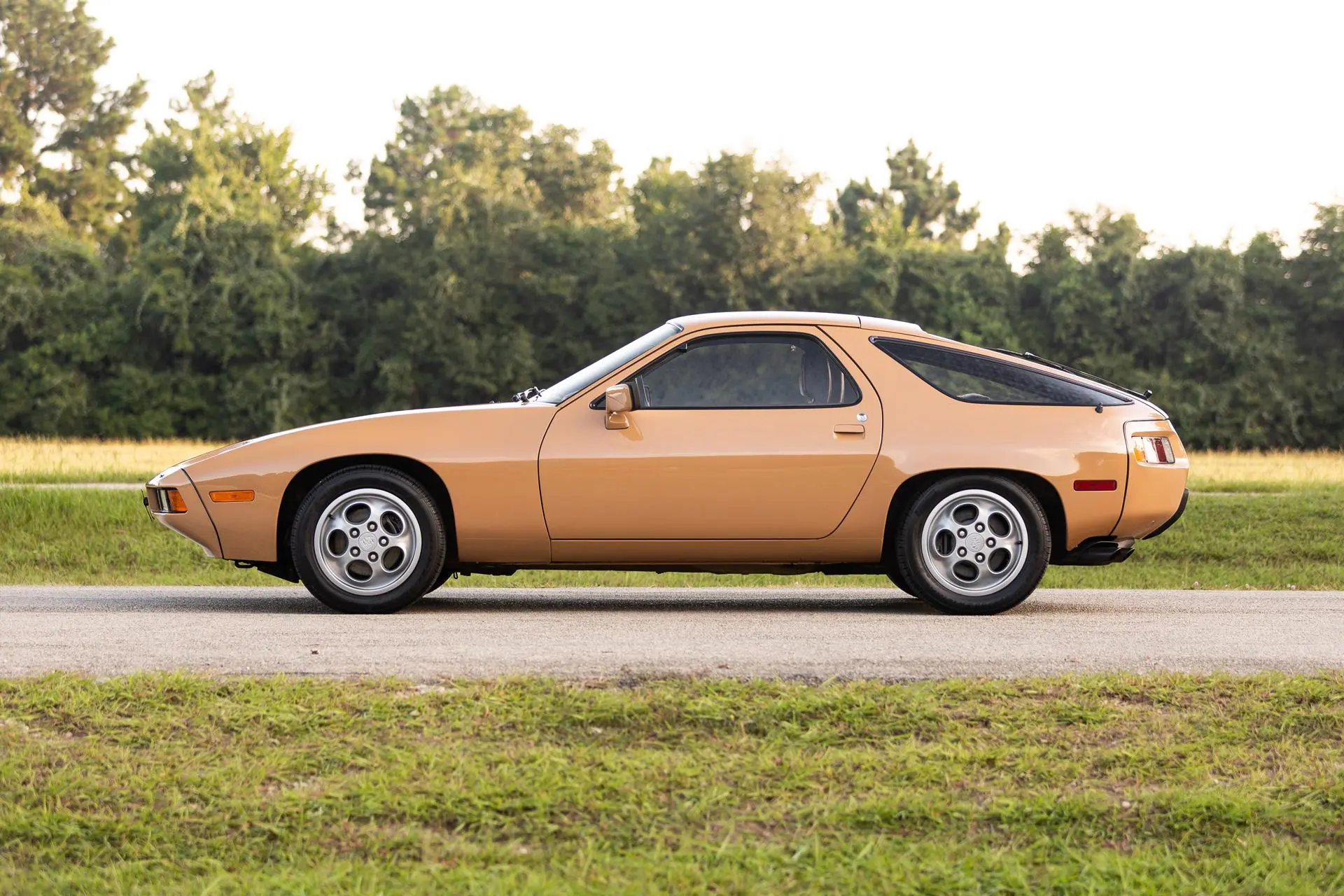 1978 Porsche 928 in Cashmere Beige