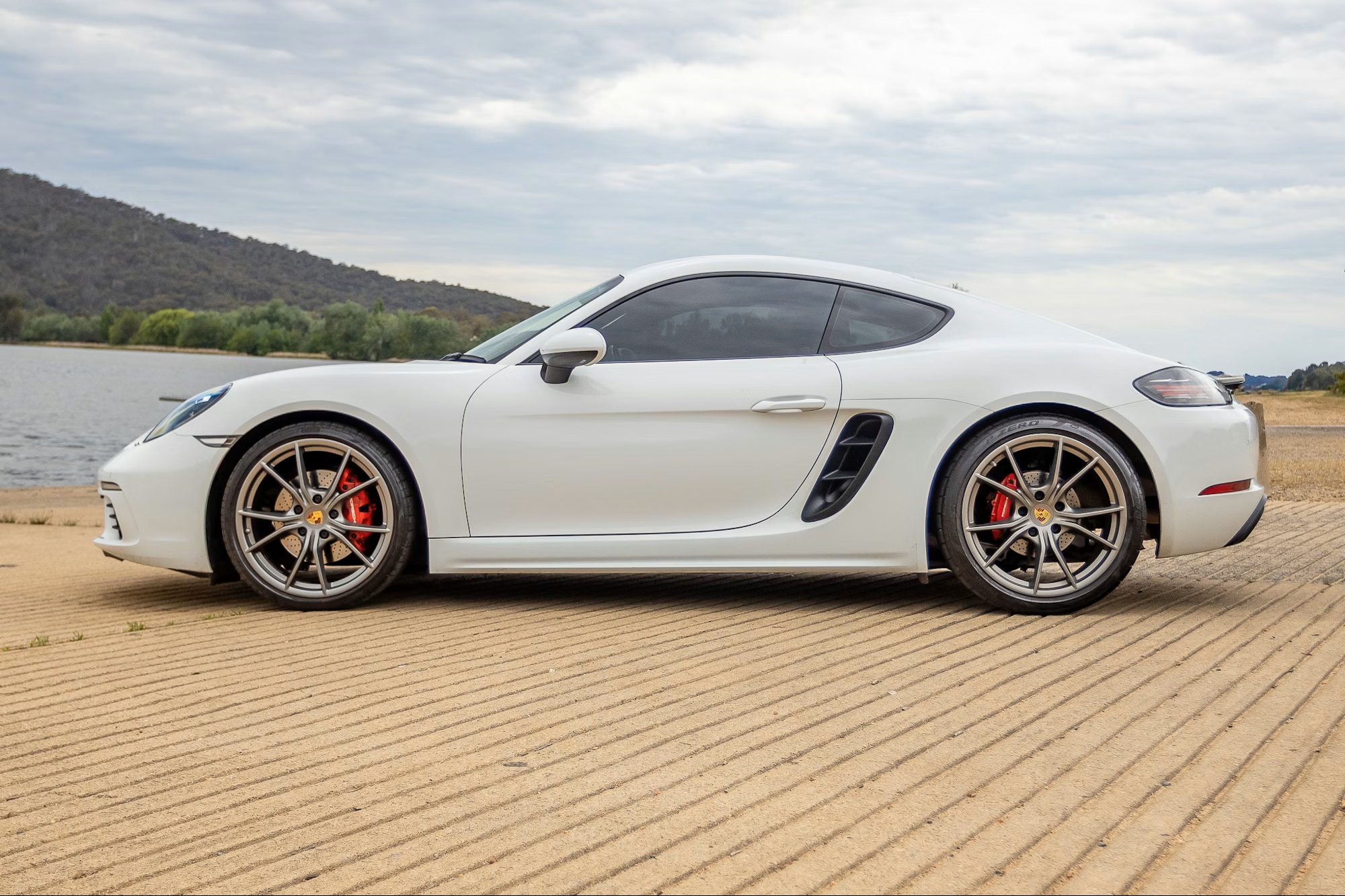 2016 Porsche 718 Cayman S  in White