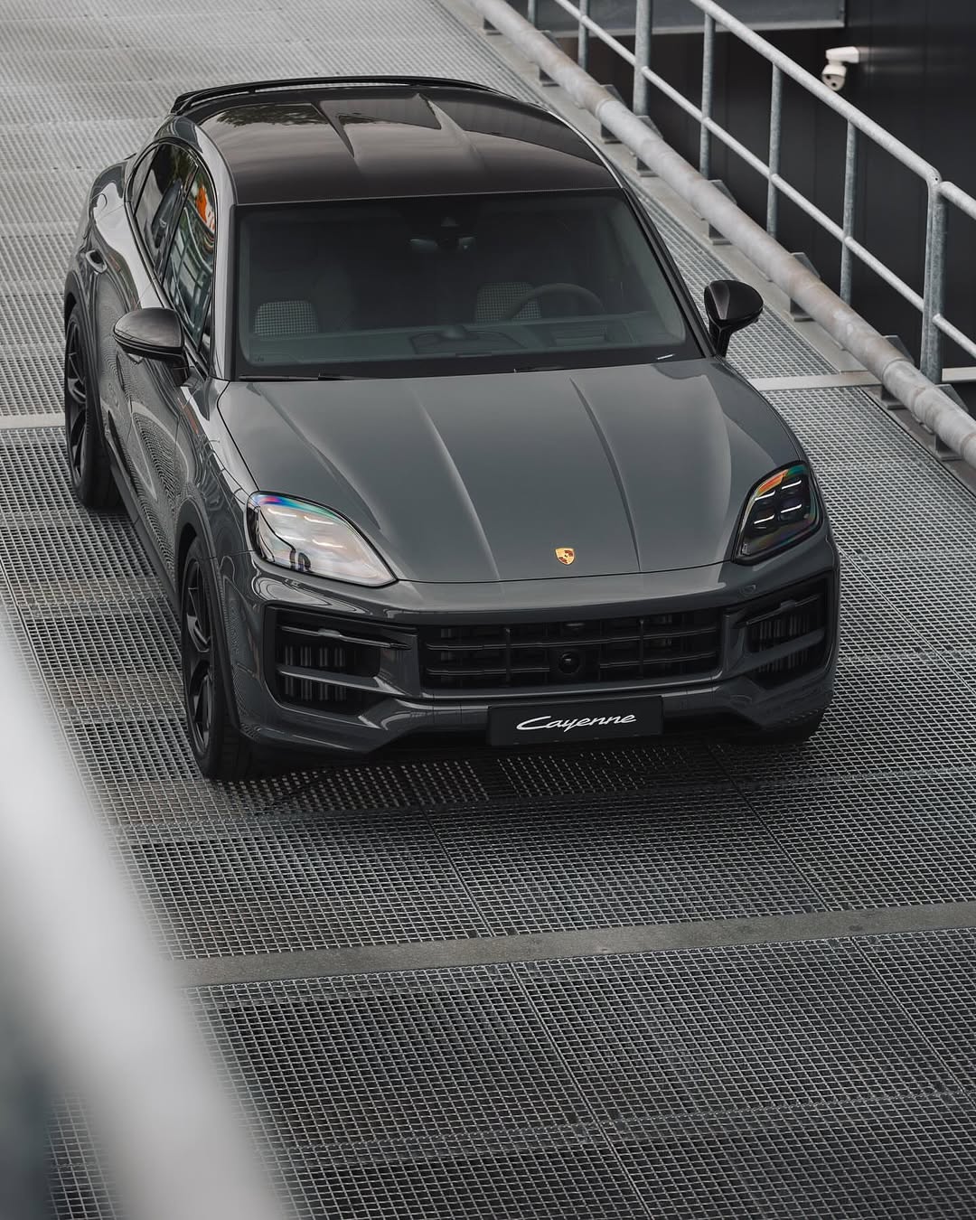 2025 Porsche Cayenne E-Hybrid Coupé in Nimbus Grey Metallic