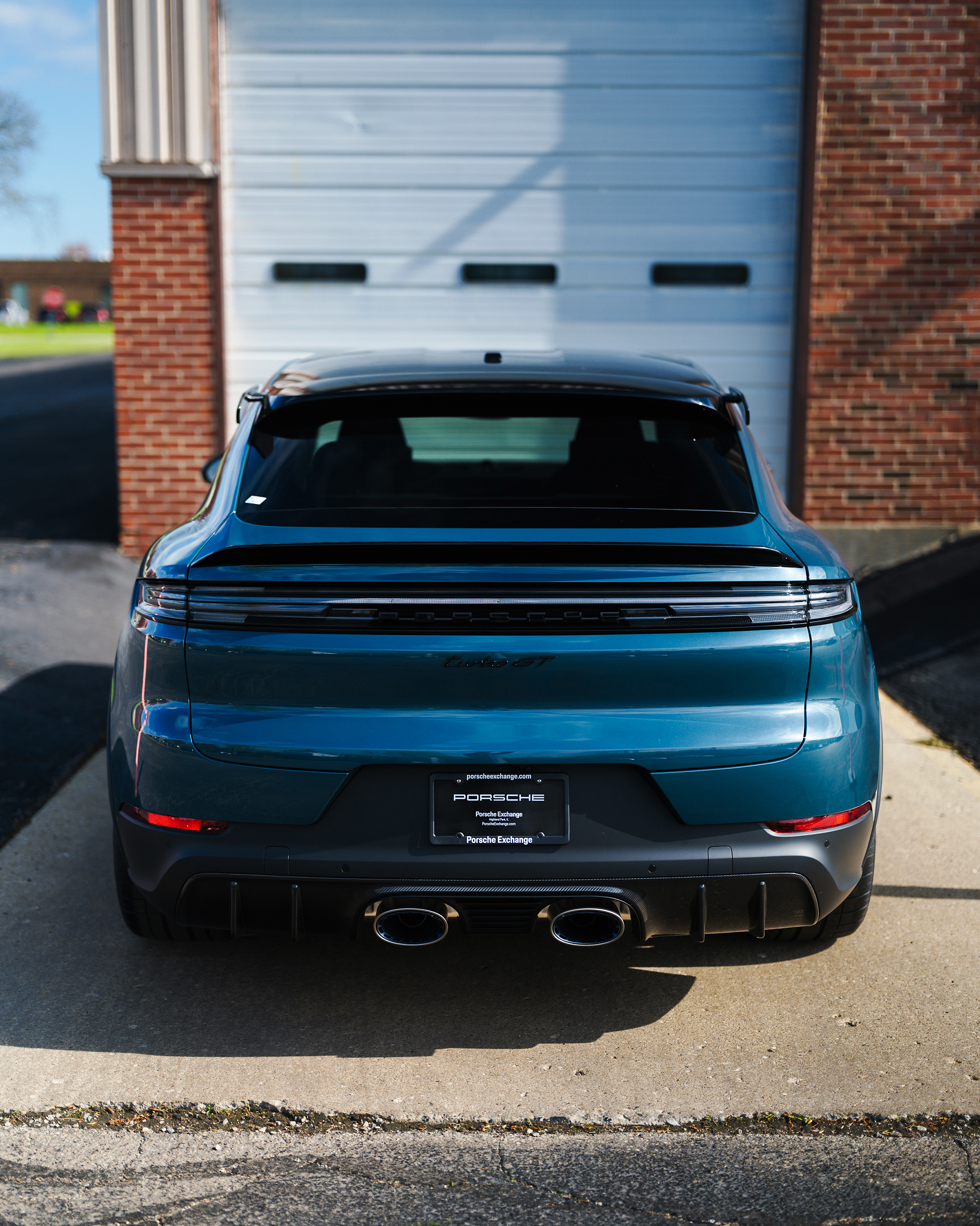 89 Avalon Green Metallic (X6P) Porsche Cayenne, overcast lighting
