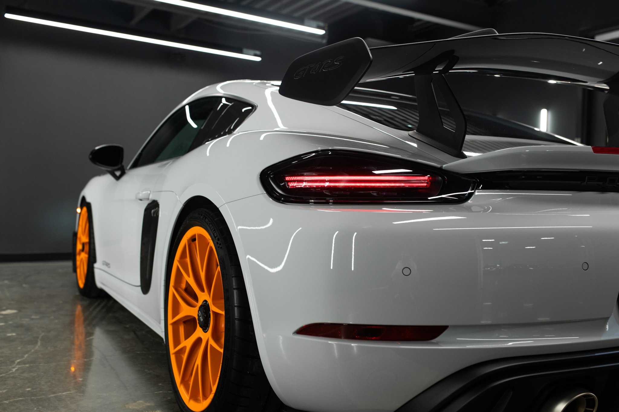 2023 Porsche Cayman GT4 RS in Grigio Campovolo