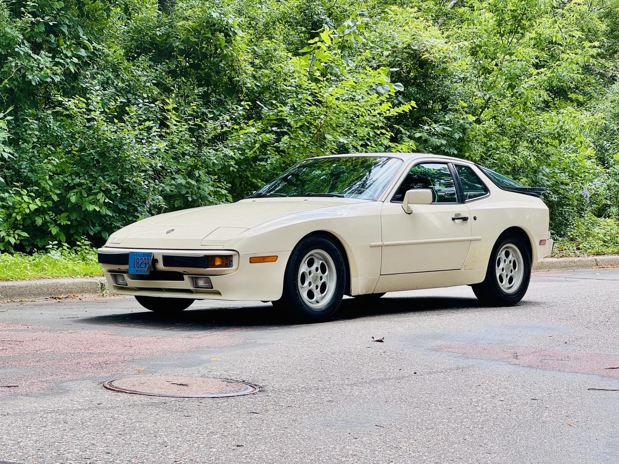 1985.5 Porsche 944 in Pastel Beige