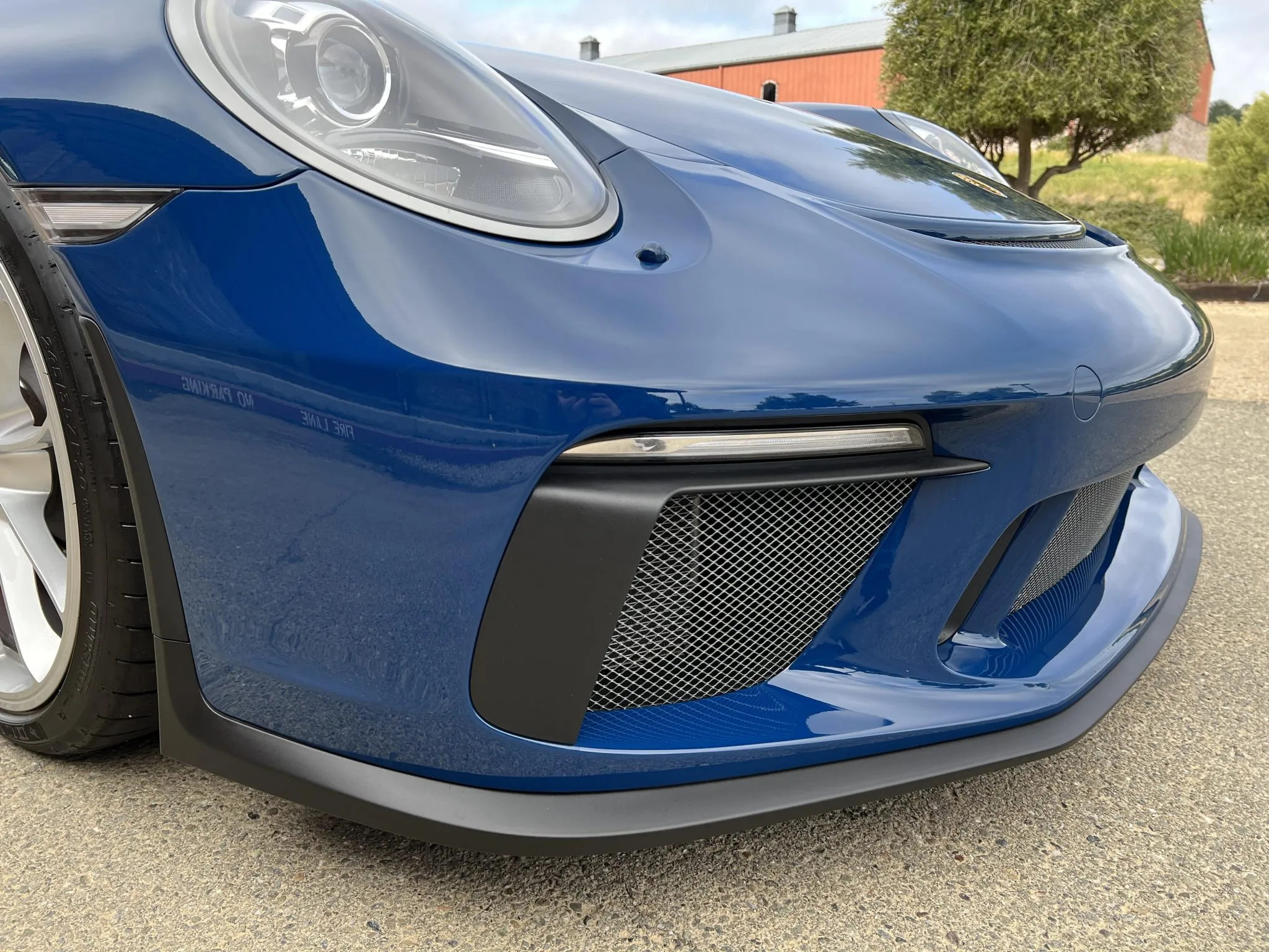 2018 Porsche 911 GT3 Touring in Pantone 296C
