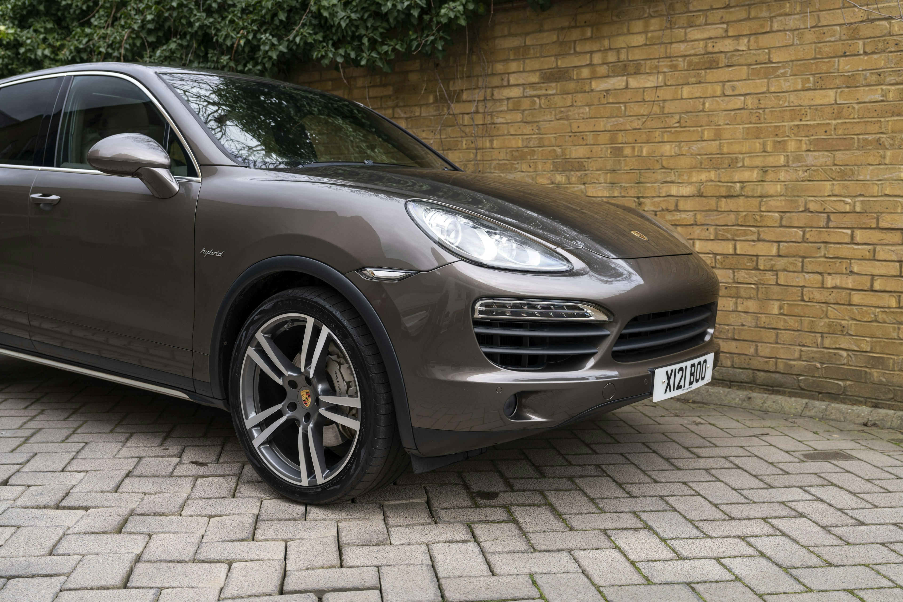 2010 PORSCHE CAYENNE S HYBRID in Umbra Metallic 