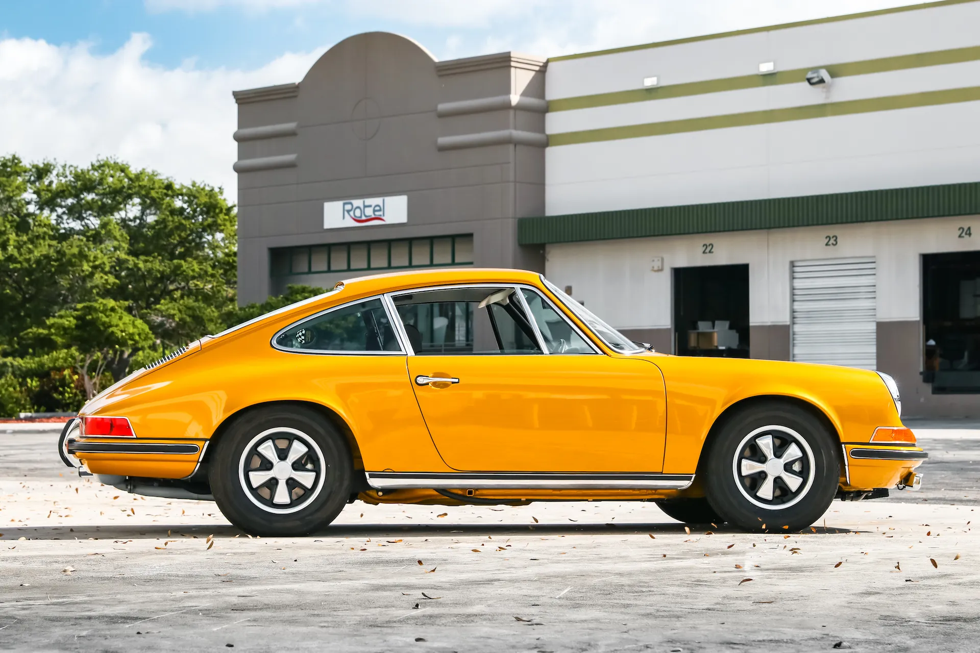 1971 Porsche 911E Coupe in Gold Metallic
