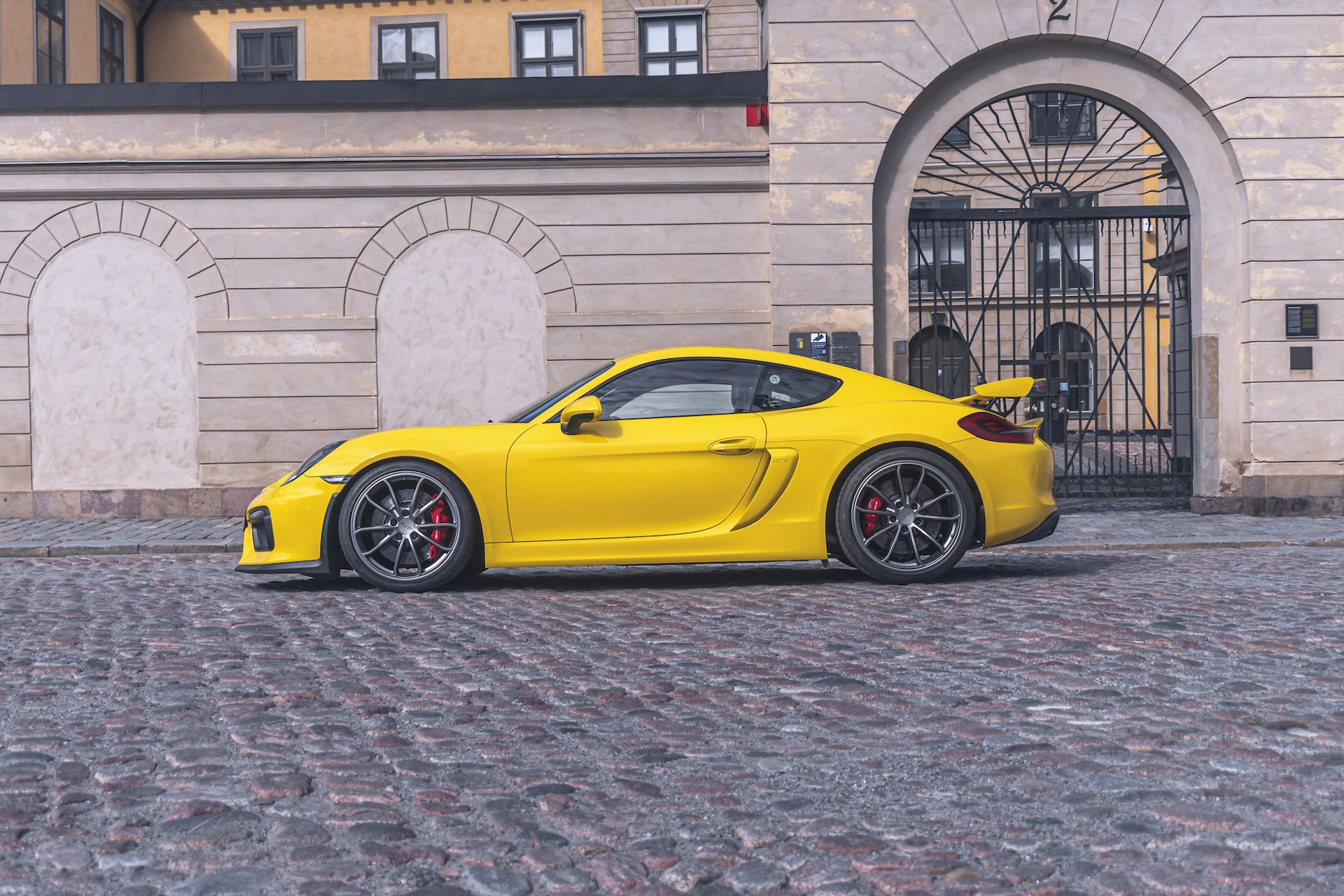 2015 Porsche Cayman GT4 Clubsport in Racing Yellow