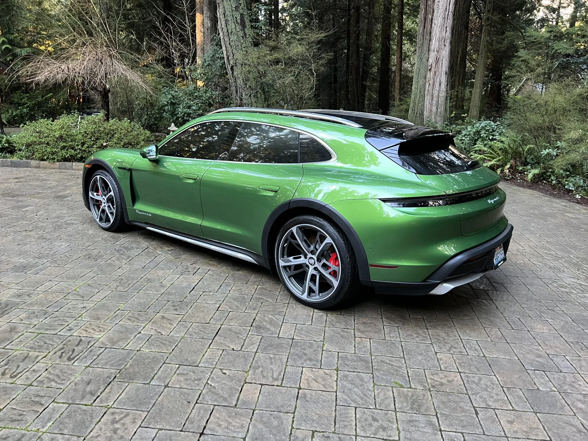 2023 Porsche Taycan 4S Cross Turismo in Mamba Green Metallic