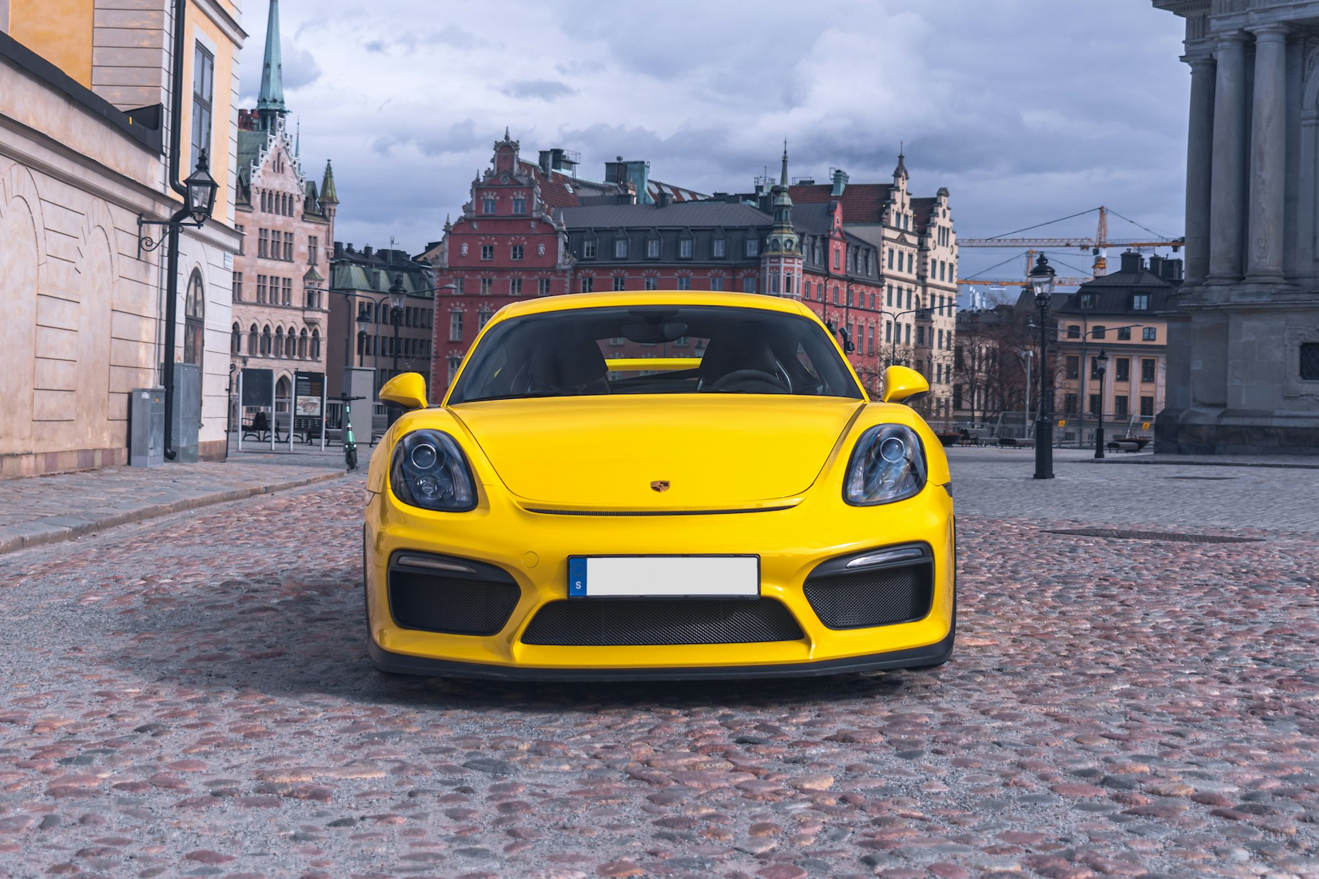 2015 Porsche Cayman GT4 Clubsport in Racing Yellow