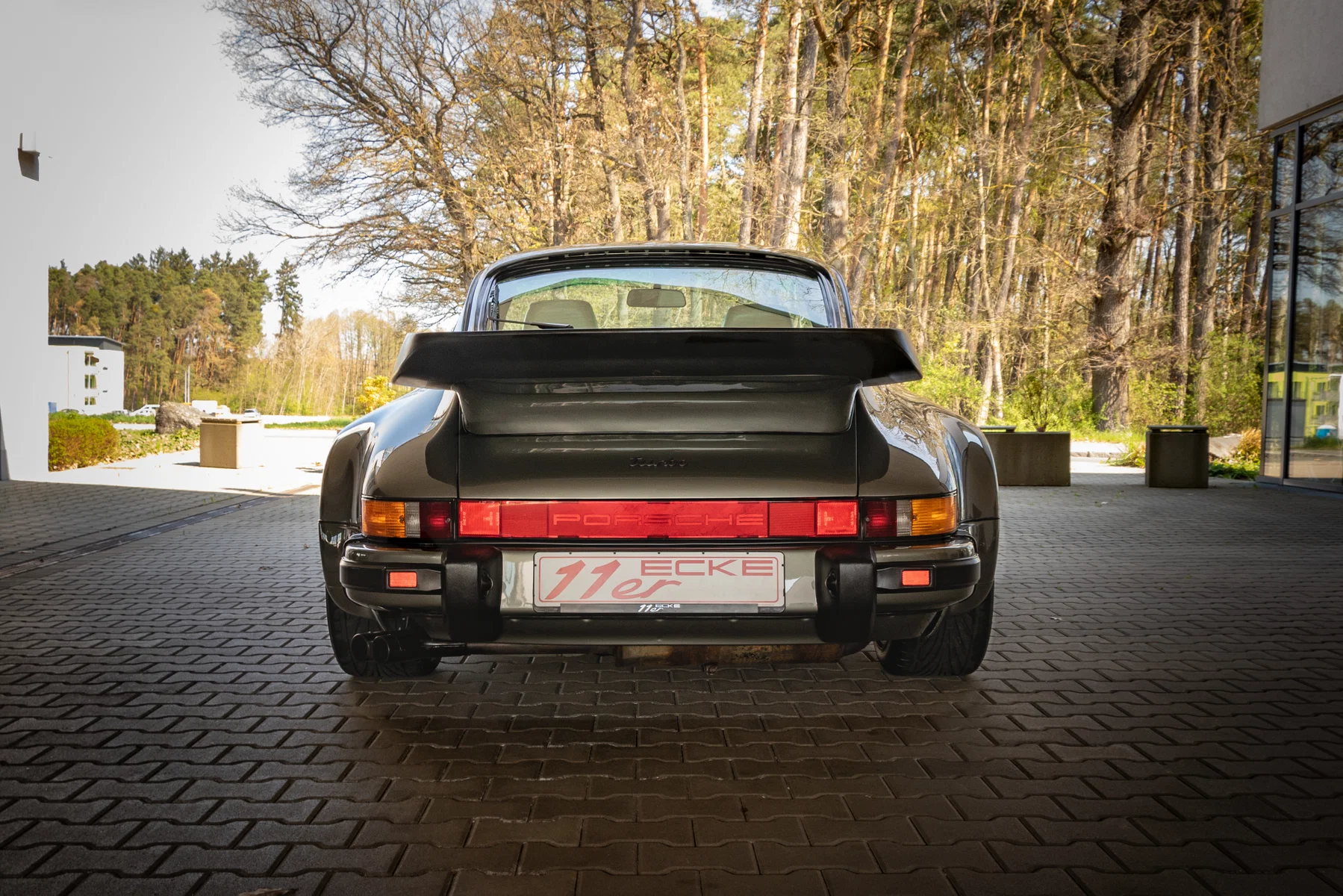 1987 Porsche 911 Turbo 3.3 Coupé in Rock Green Metallic