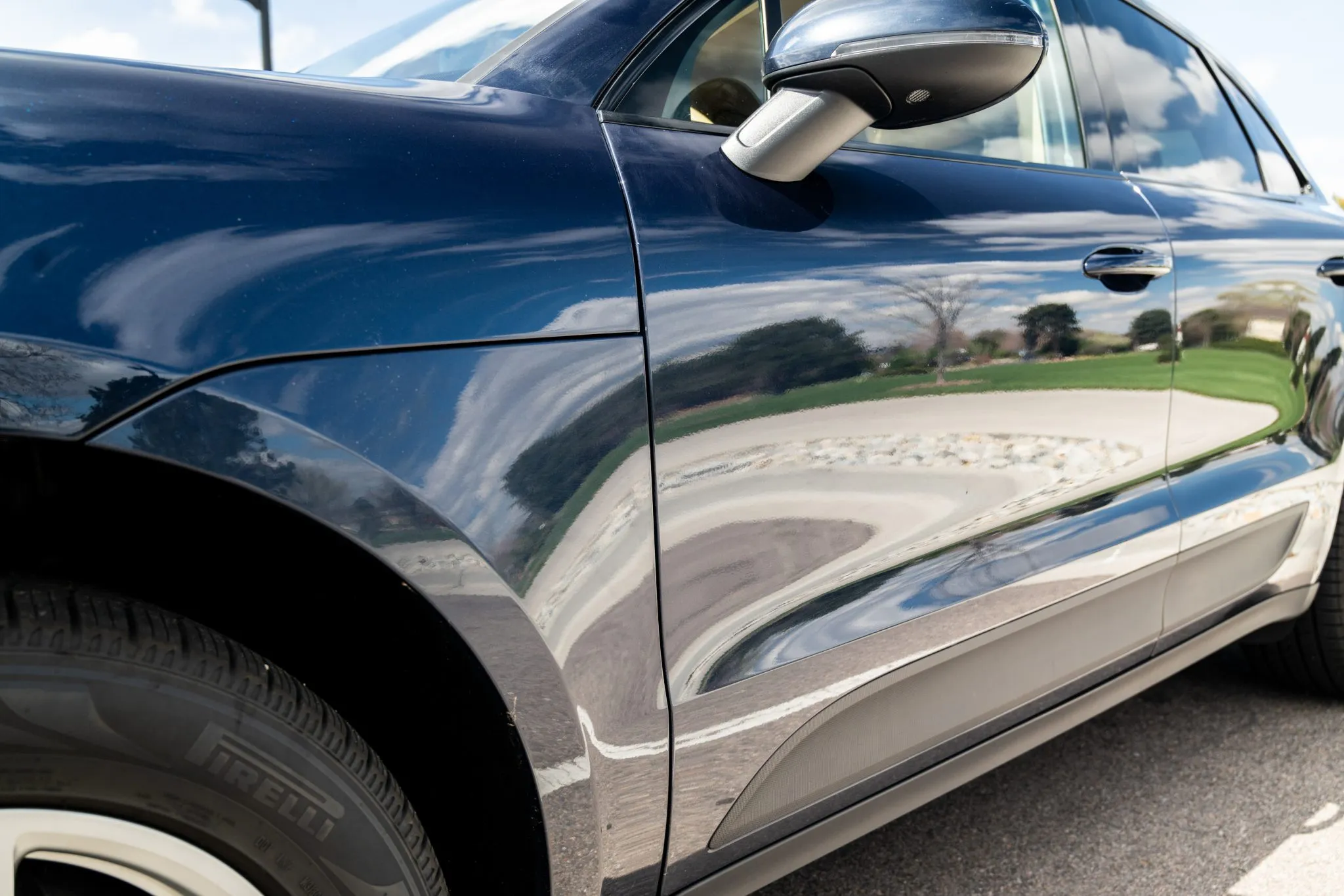2017 Porsche Macan in Night Blue Metallic