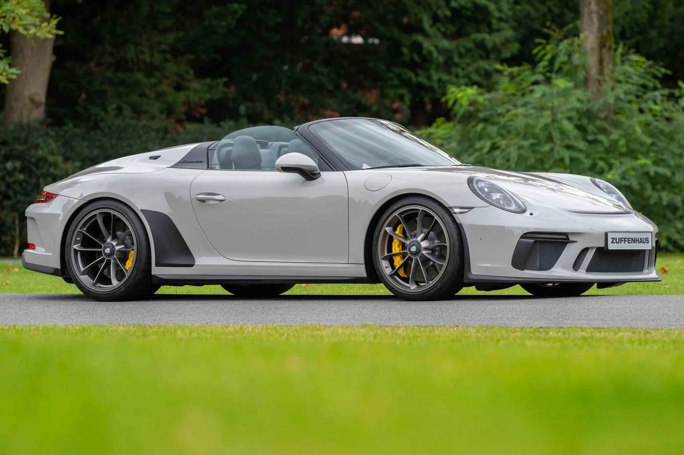 2019 Porsche 911 Speedster in Chalk