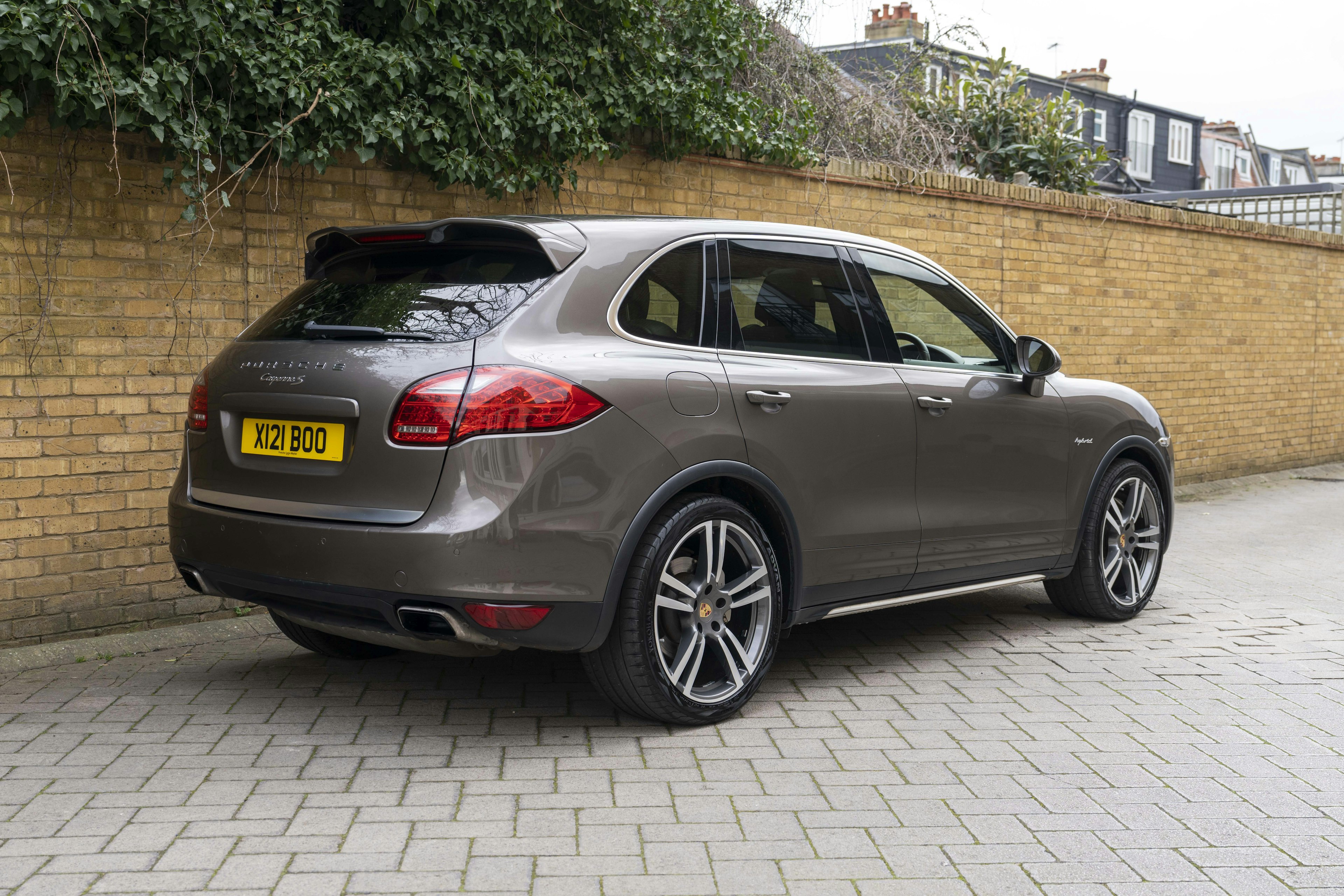 2010 PORSCHE CAYENNE S HYBRID in Umbra Metallic 