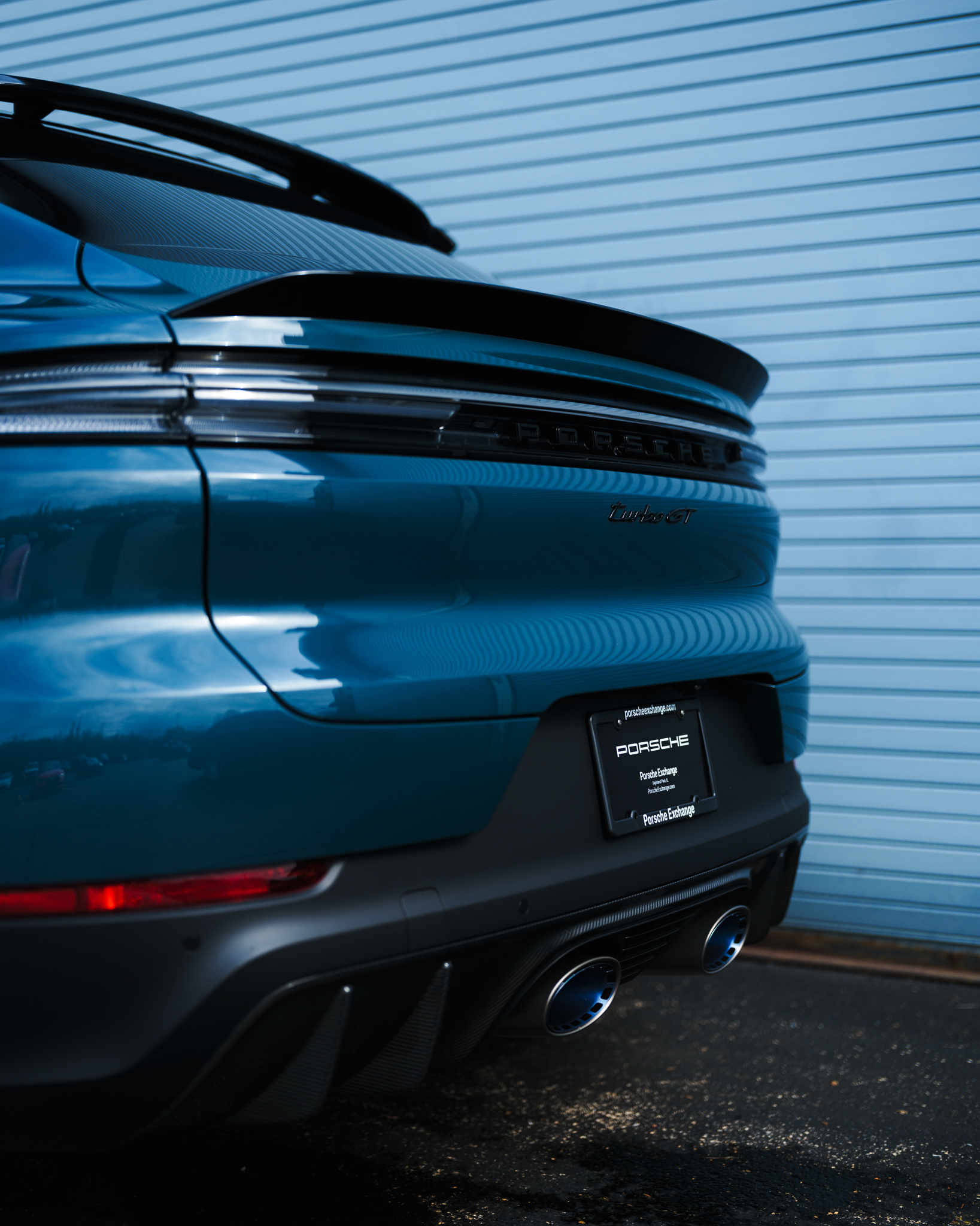 89 Avalon Green Metallic (X6P) Porsche Cayenne, overcast lighting