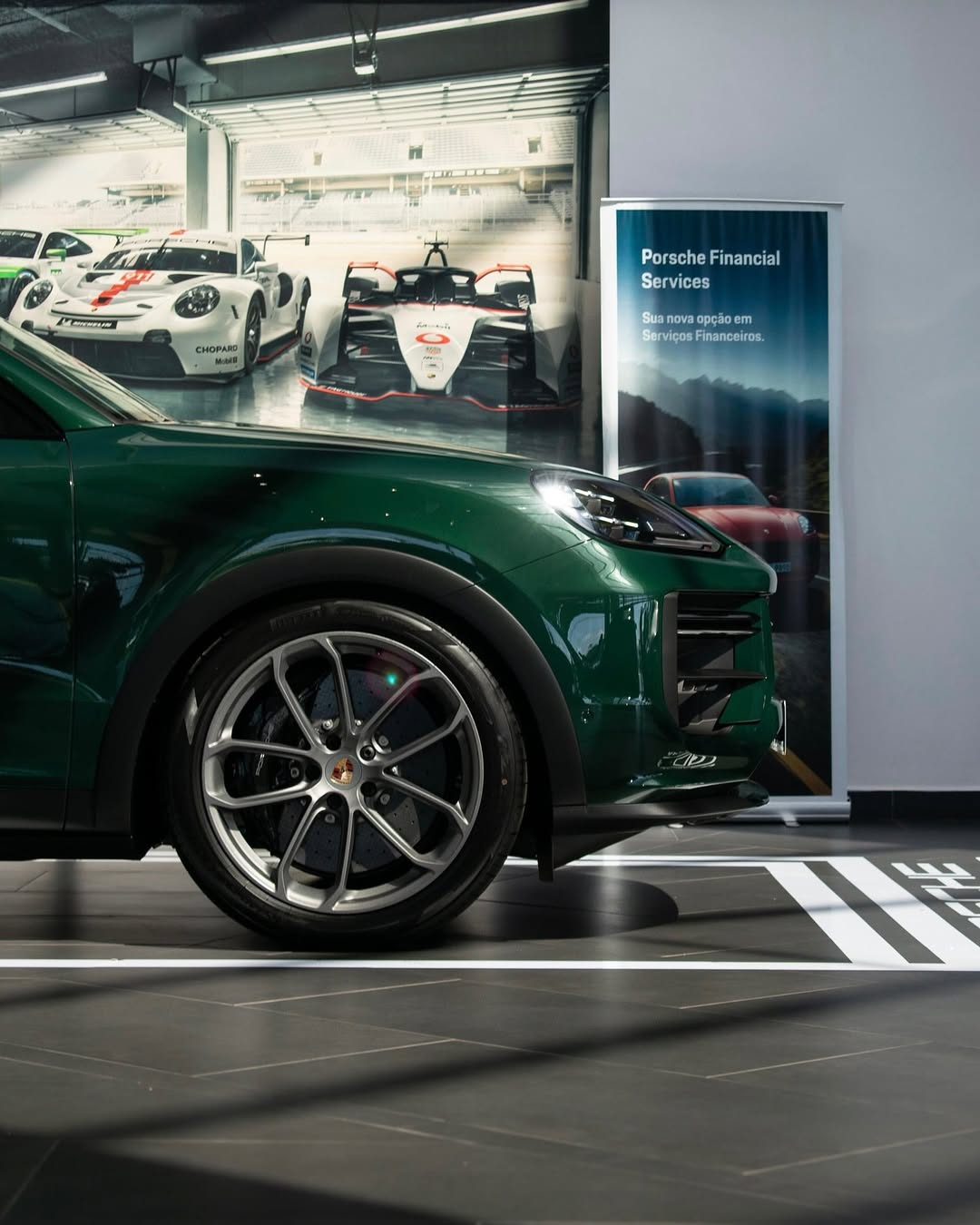 2025 Porsche Cayenne Turbo GT in Goodwood Green Metallic